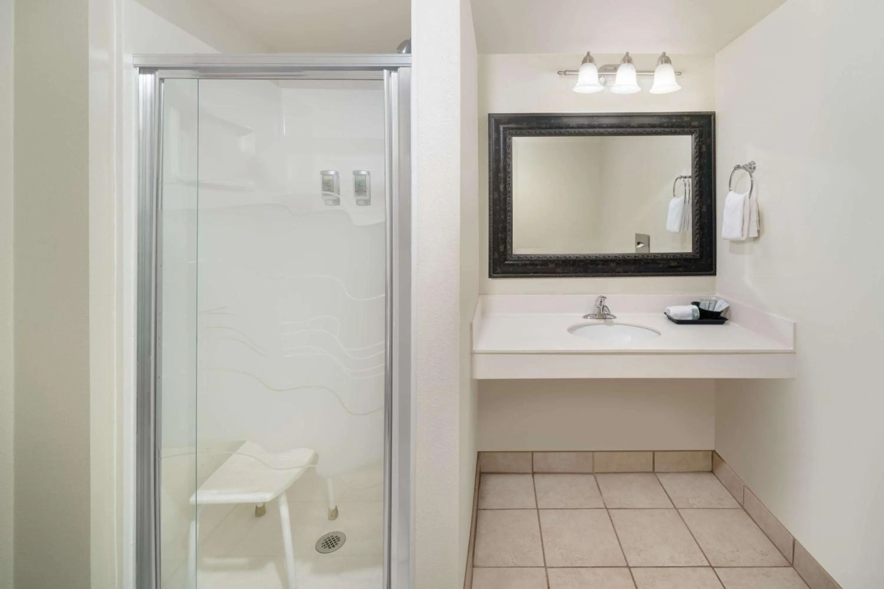 Bathroom in Best Western Red Hills