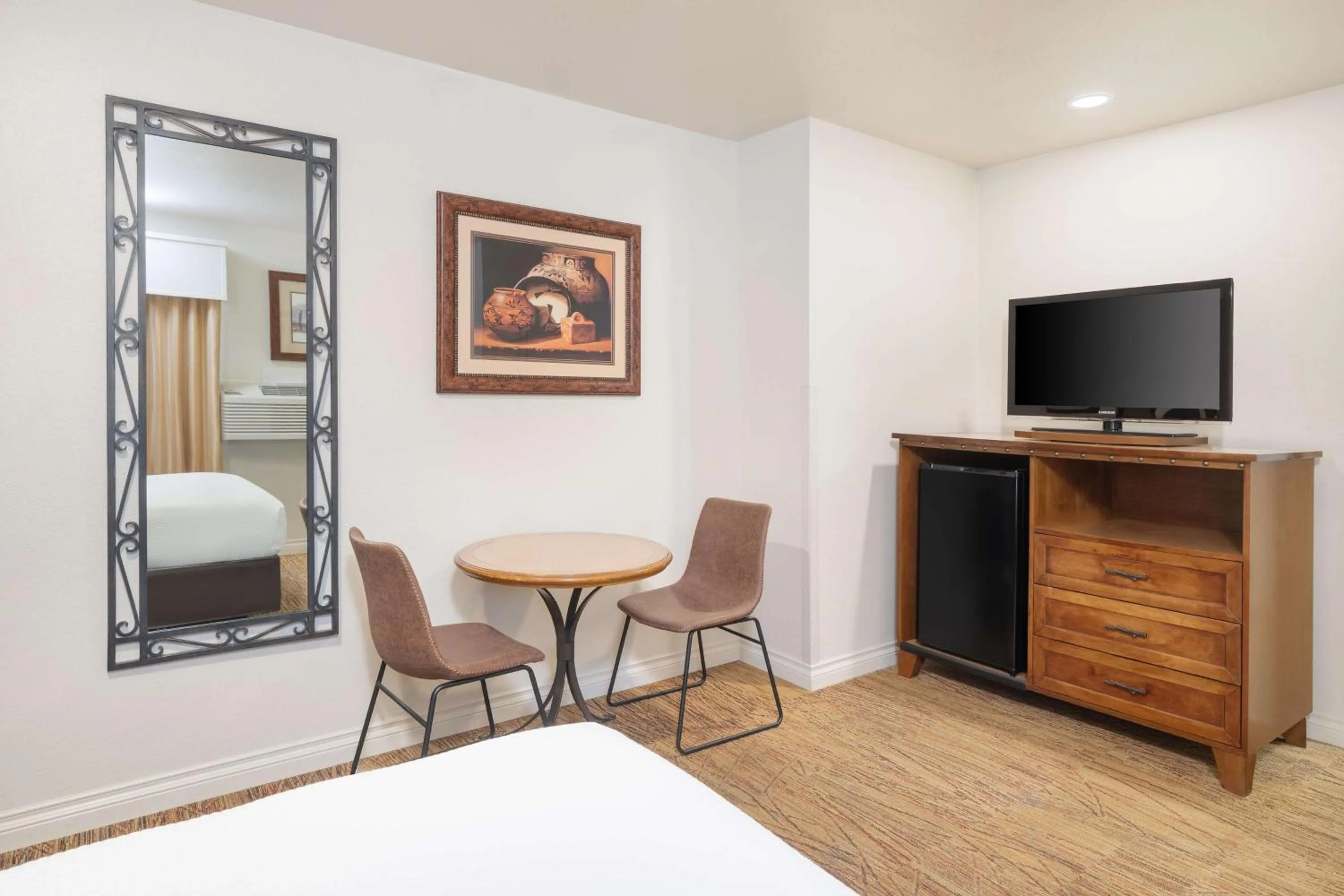 Bedroom, Bed in Best Western Red Hills