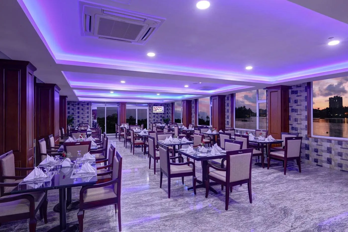 Restaurant/places to eat in JVK Park Hotel