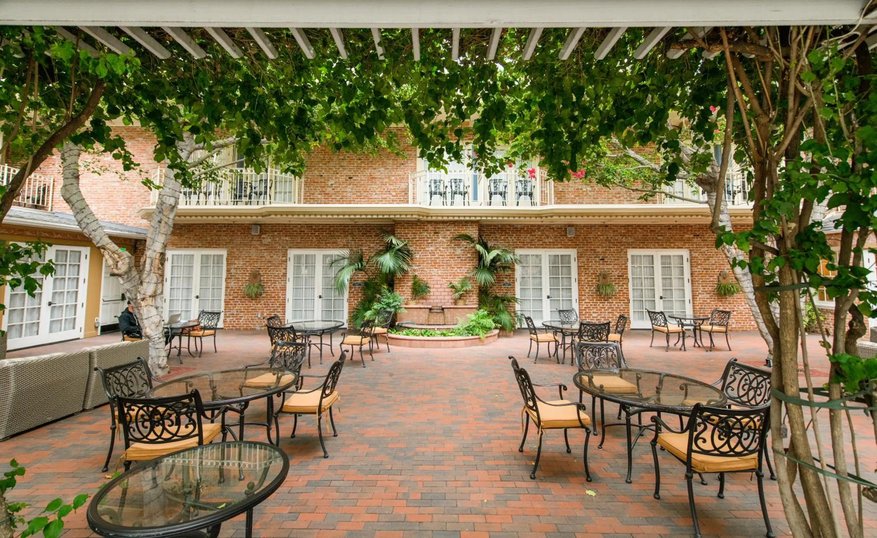 Seating area in Horton Grand Hotel