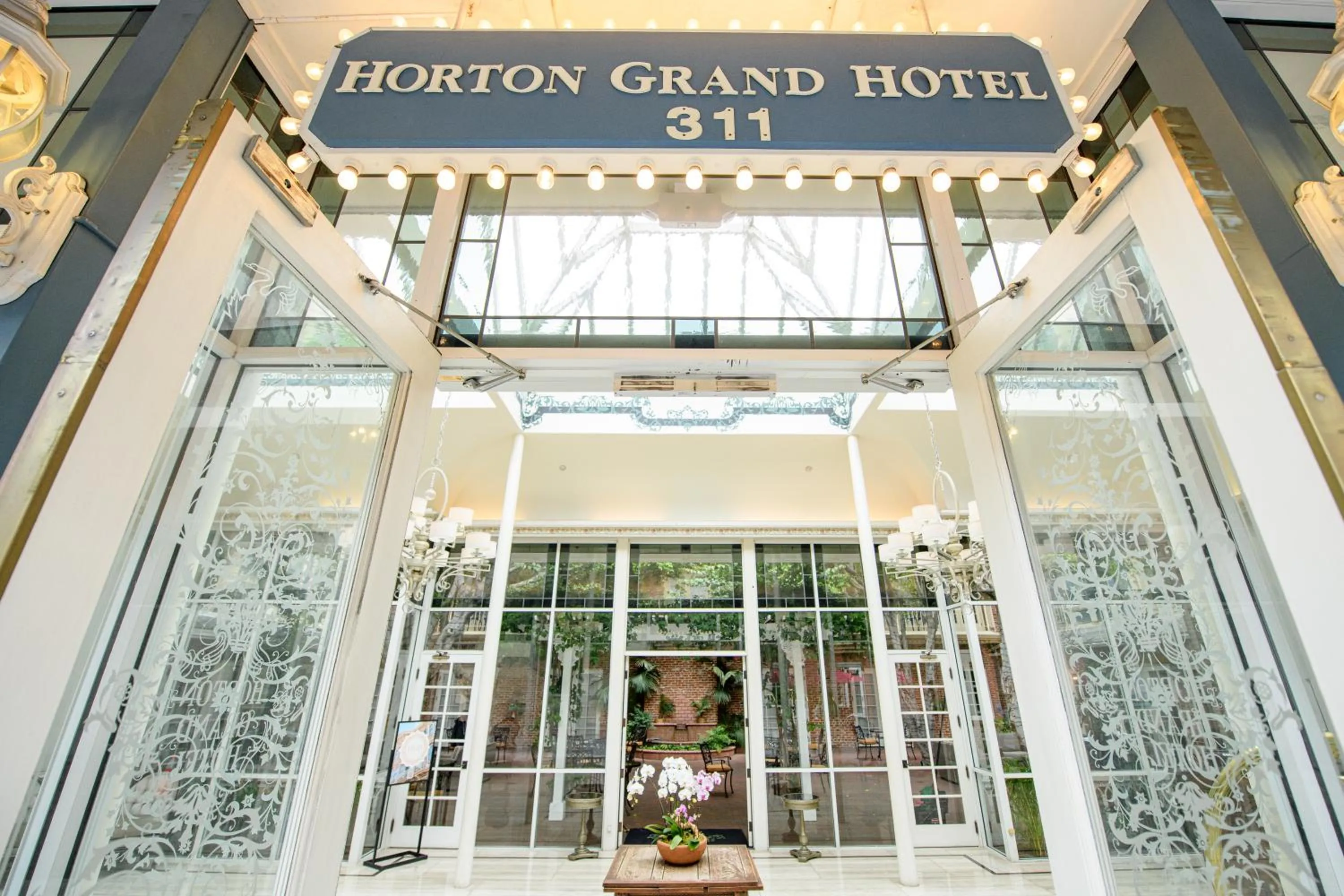Facade/entrance in Horton Grand Hotel