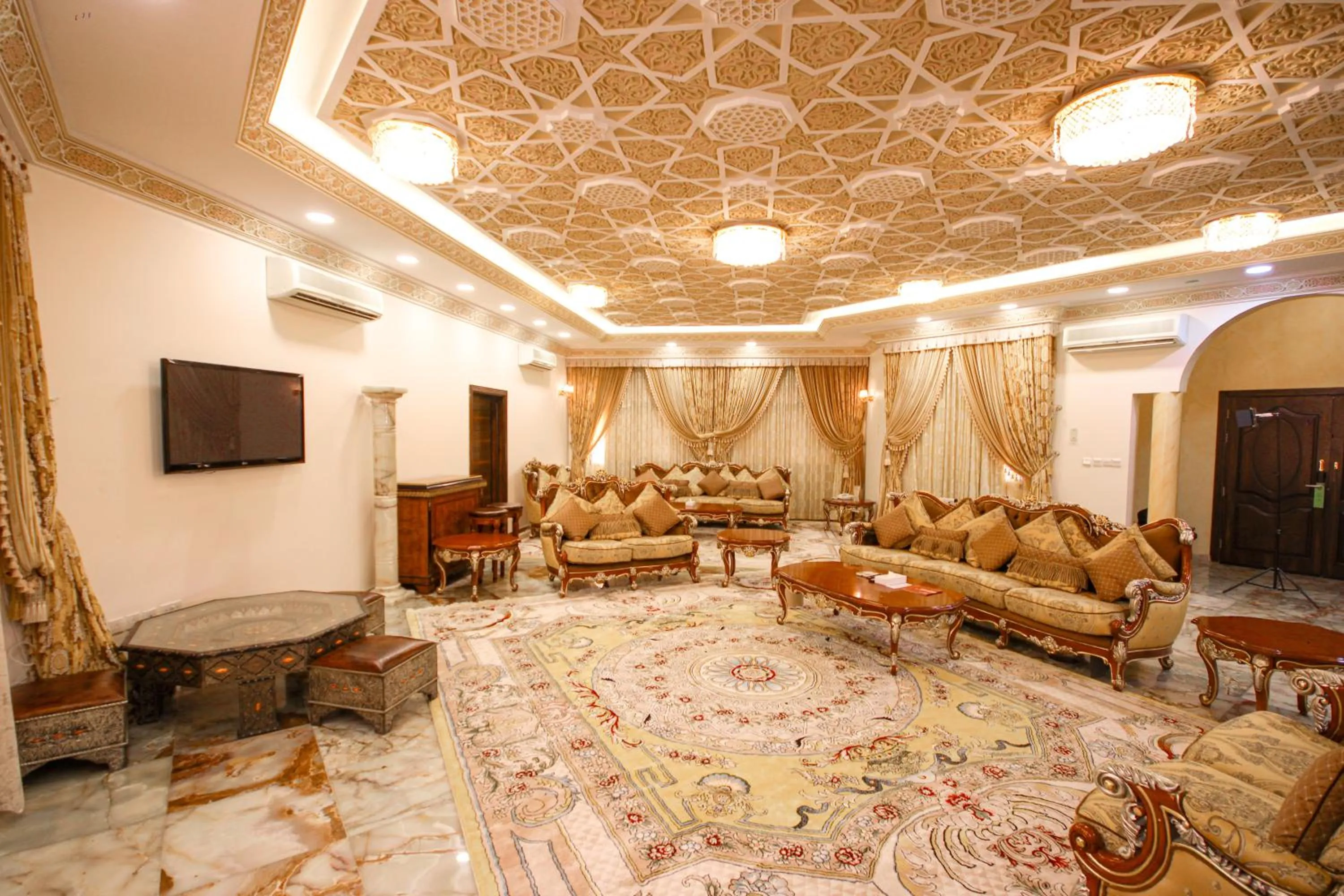 Living room in Al Bada Hotel and Resort