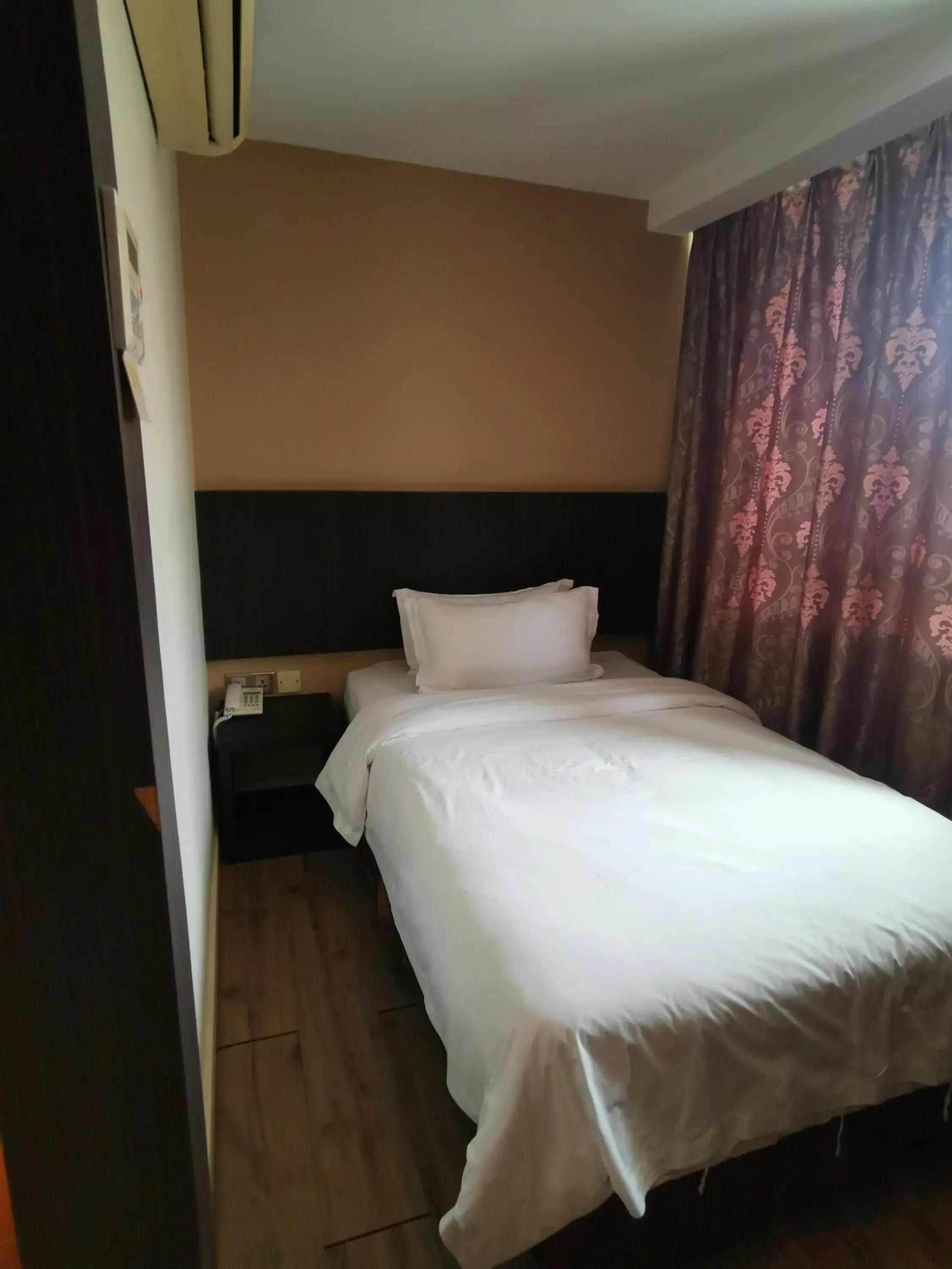 Standard Single Room in Hotel De Leon II Standard Single Room in Hotel De Leon II