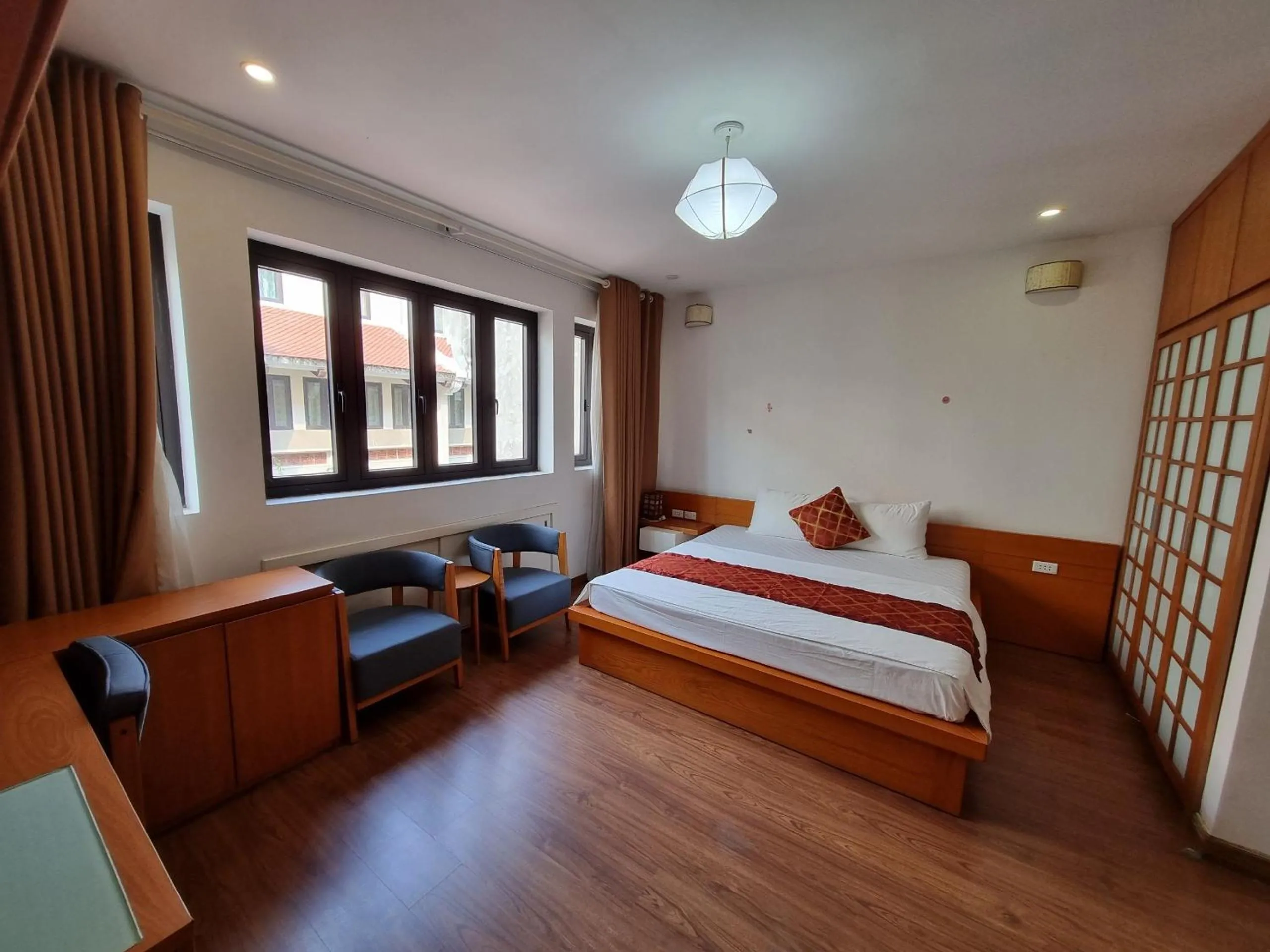 Bed in Halong And Me