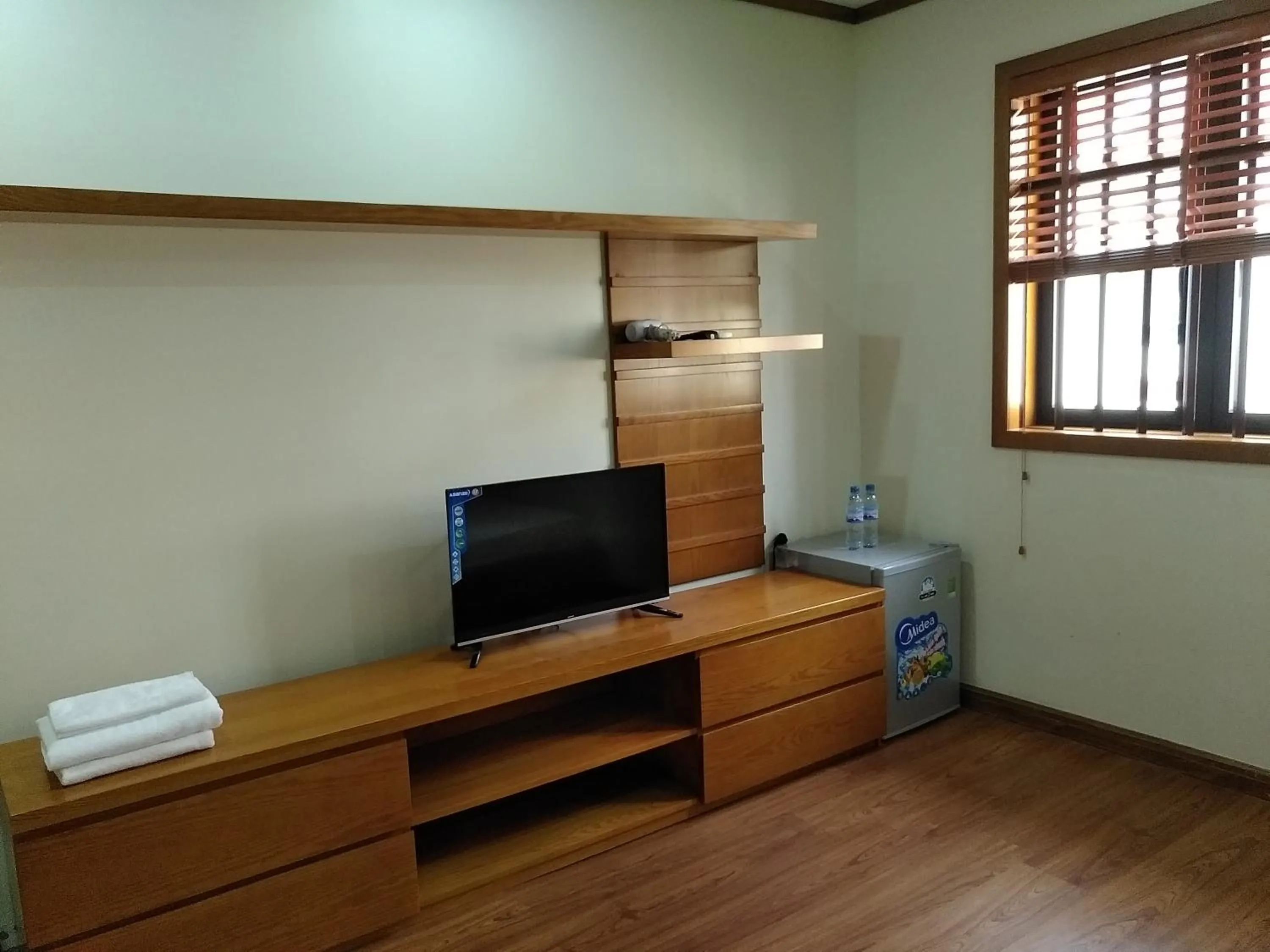 TV and multimedia in Halong And Me