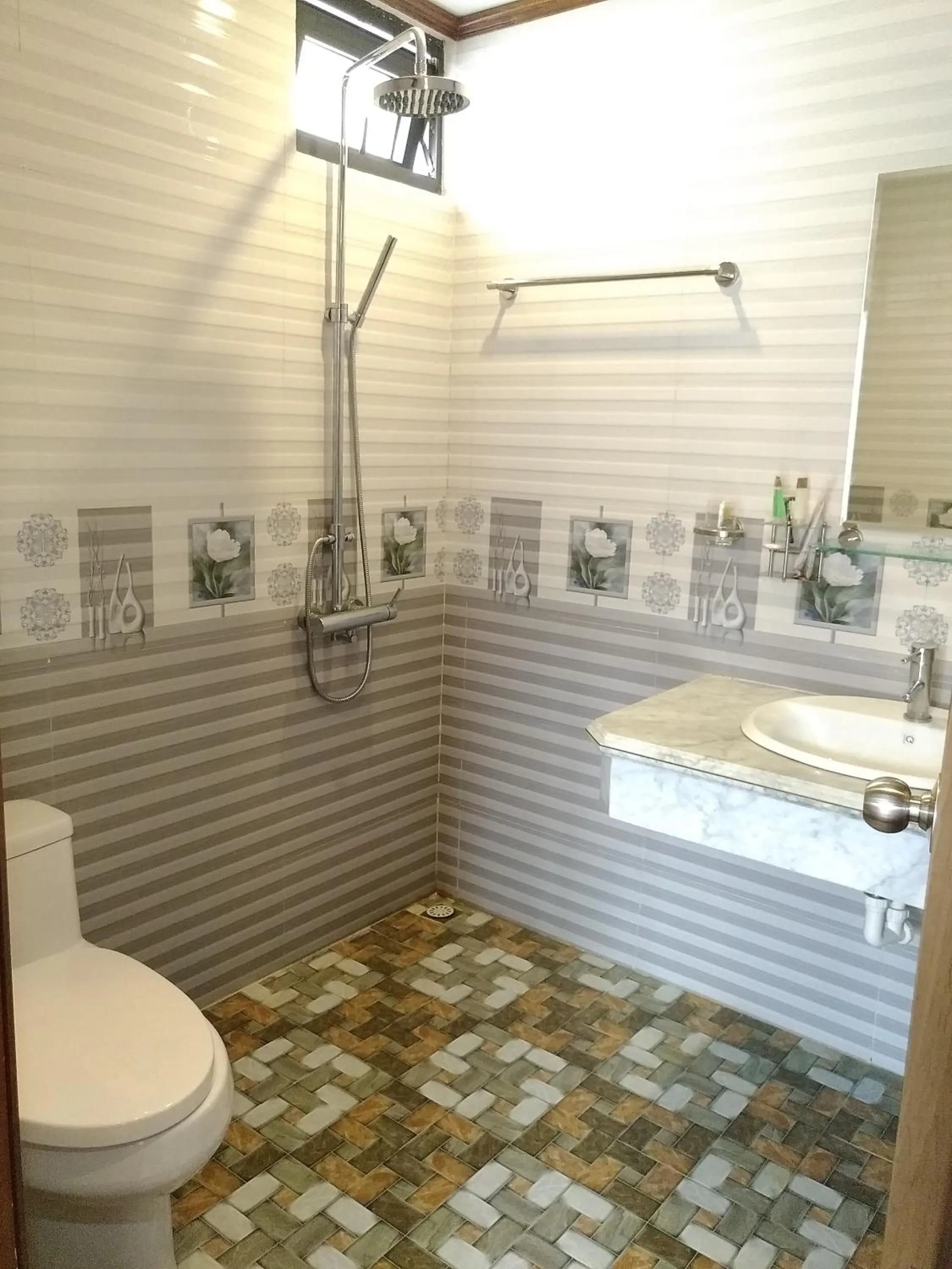 Shower in Halong And Me