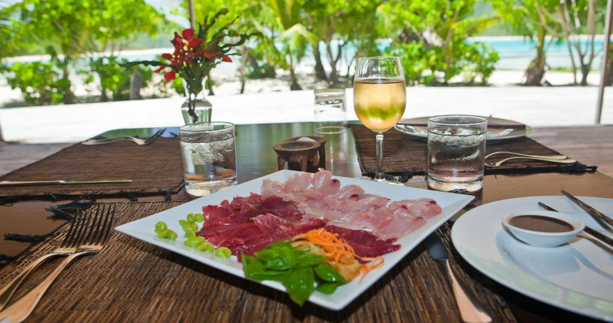 Food and drinks in Navutu Stars Resort