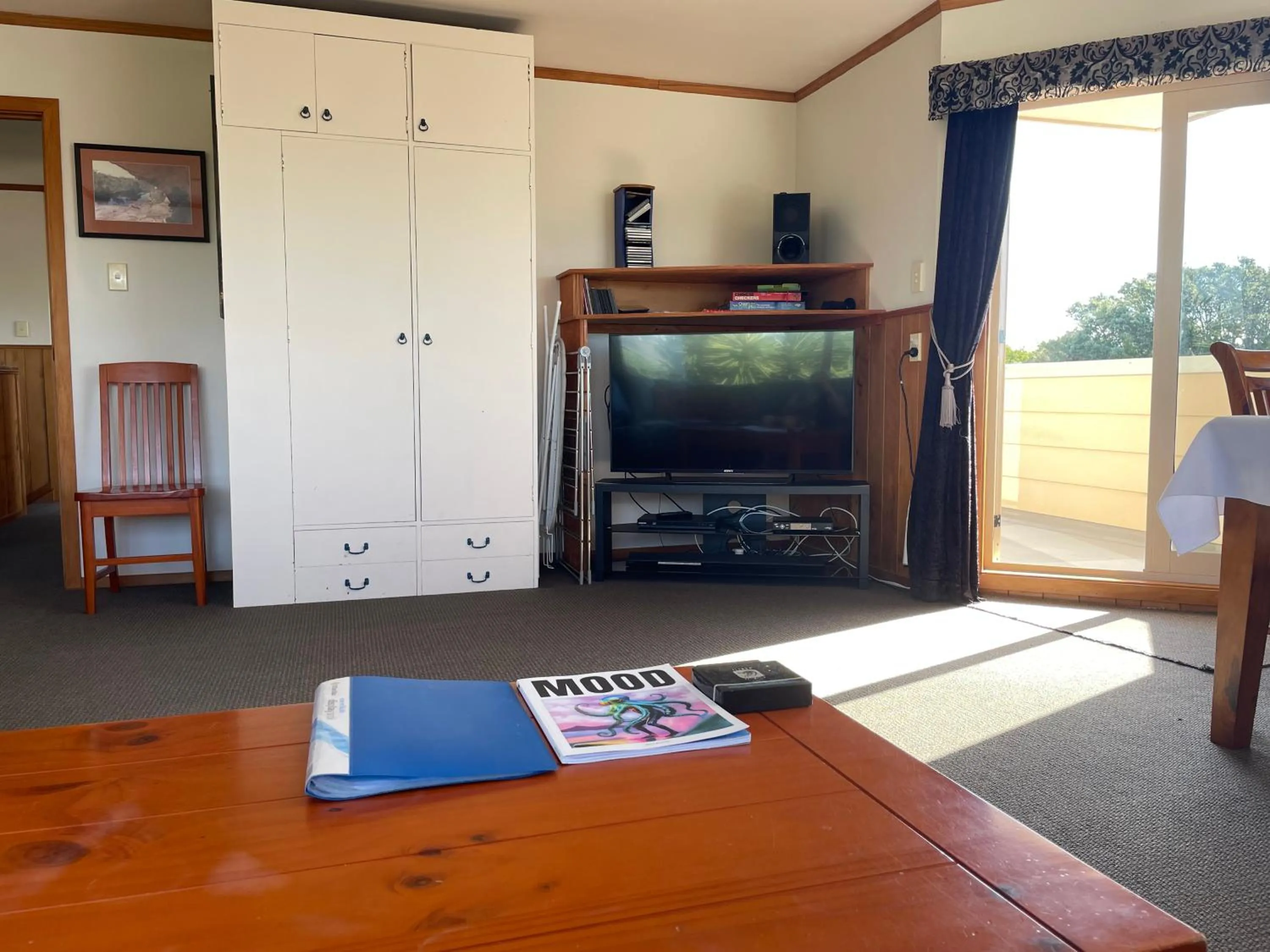 Communal lounge/ TV room in 49 on Jans Beach Break