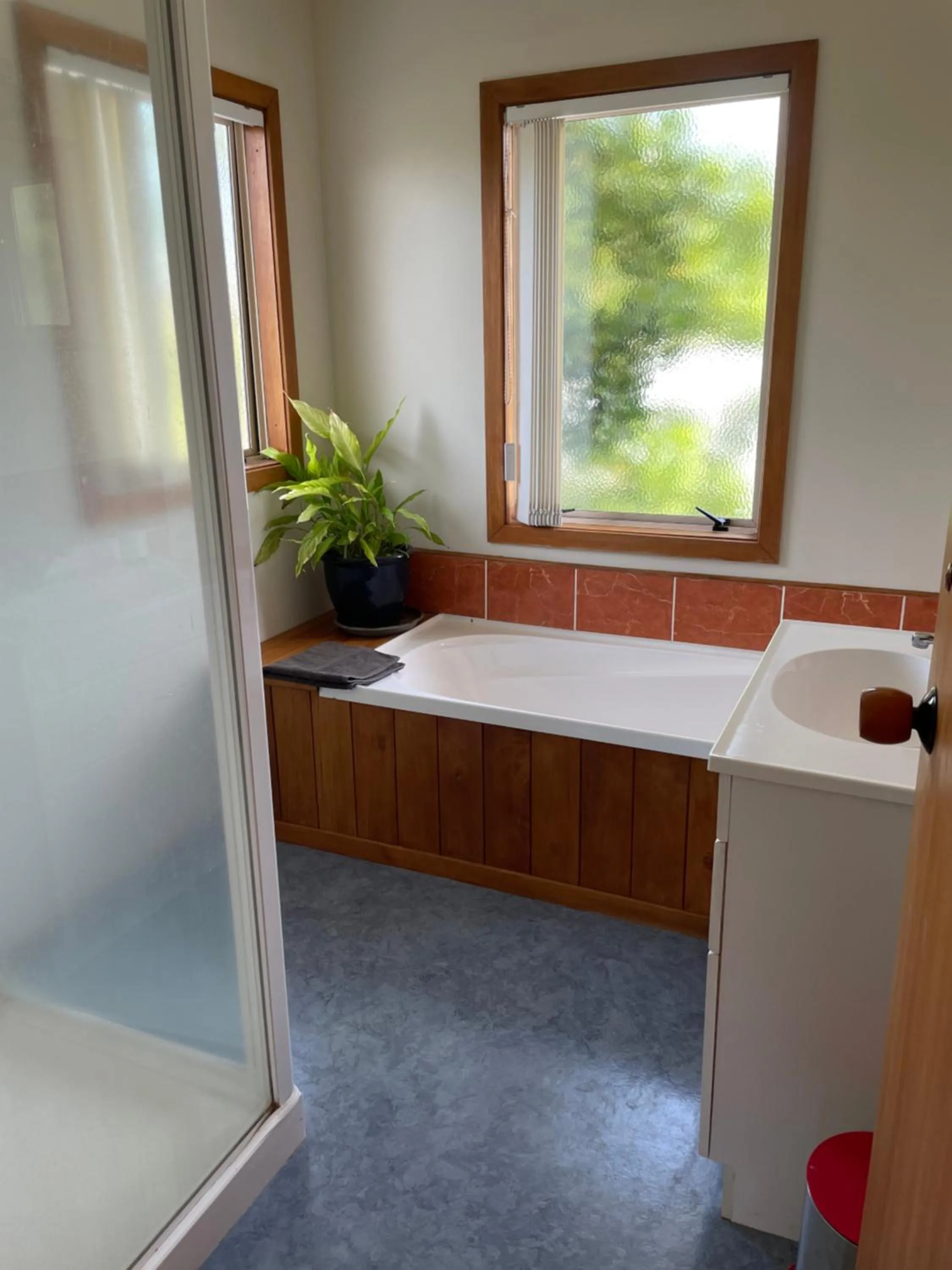 Bathroom in 49 on Jans Beach Break