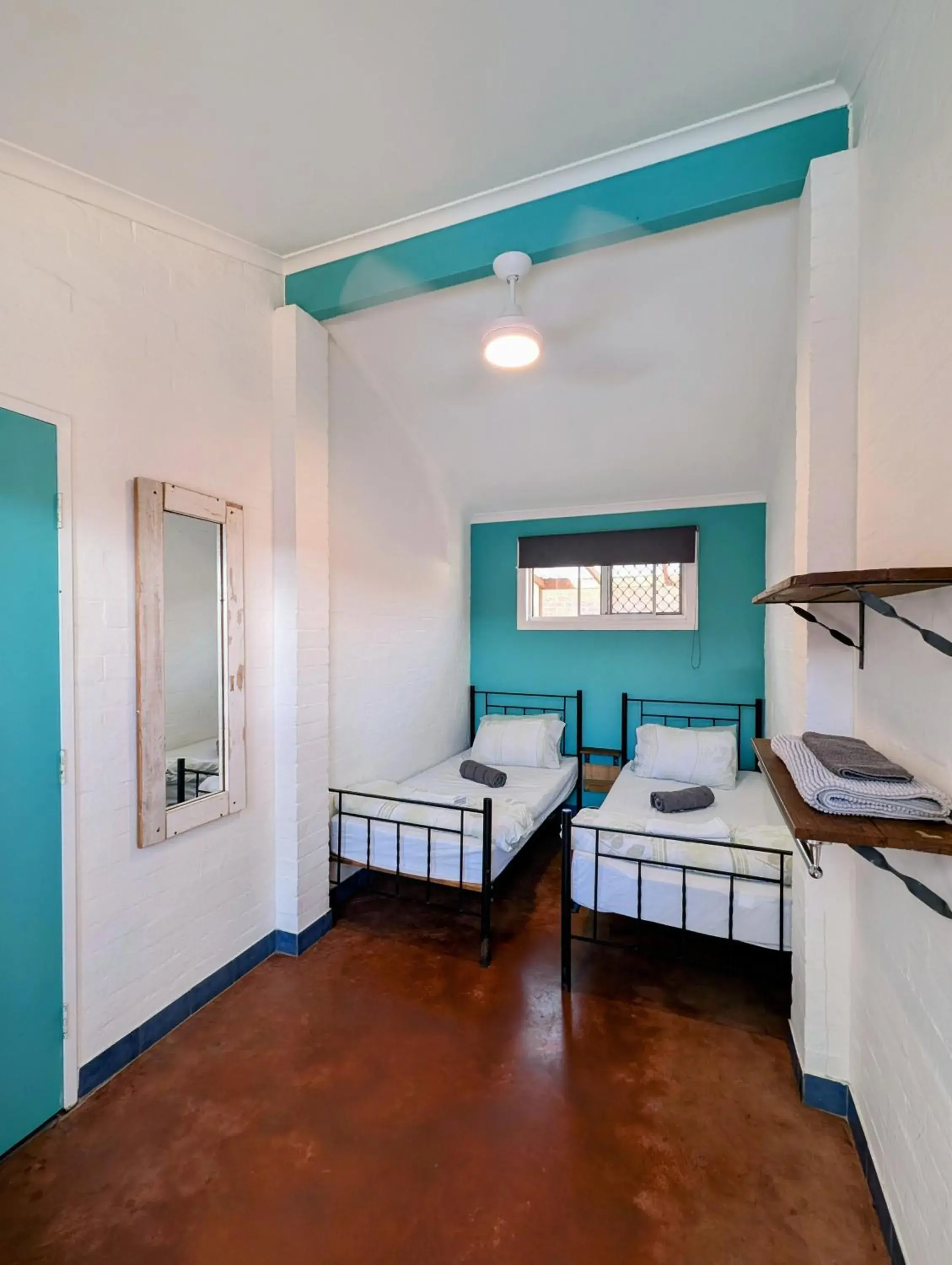 Twin Room with Private Bathroom in Ozzie Pozzie Backpackers Twin Room with Private Bathroom in Ozzie Pozzie Backpackers