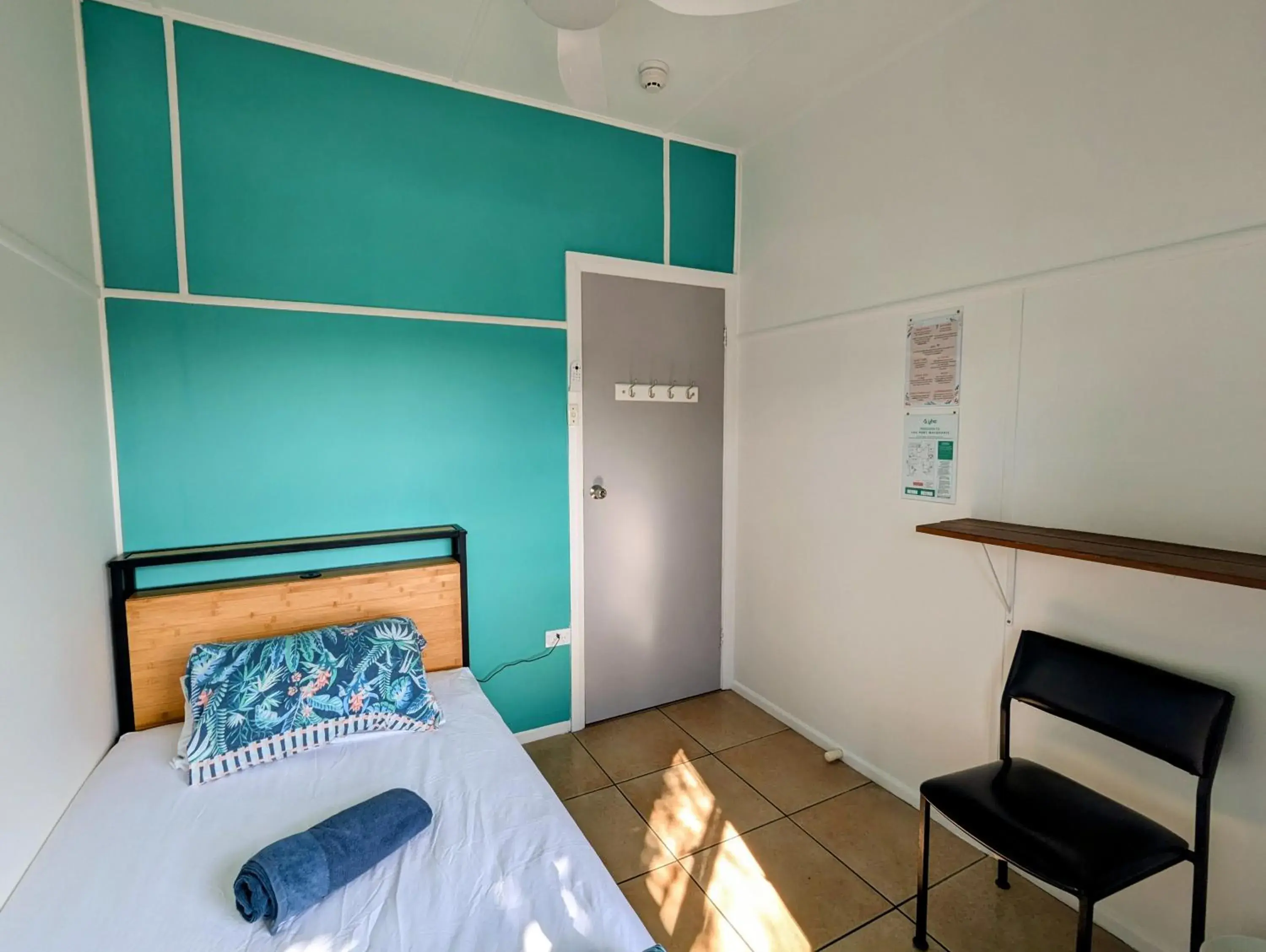 Single Room with Shared Bathroom in Ozzie Pozzie Backpackers Single Room with Shared Bathroom in Ozzie Pozzie Backpackers