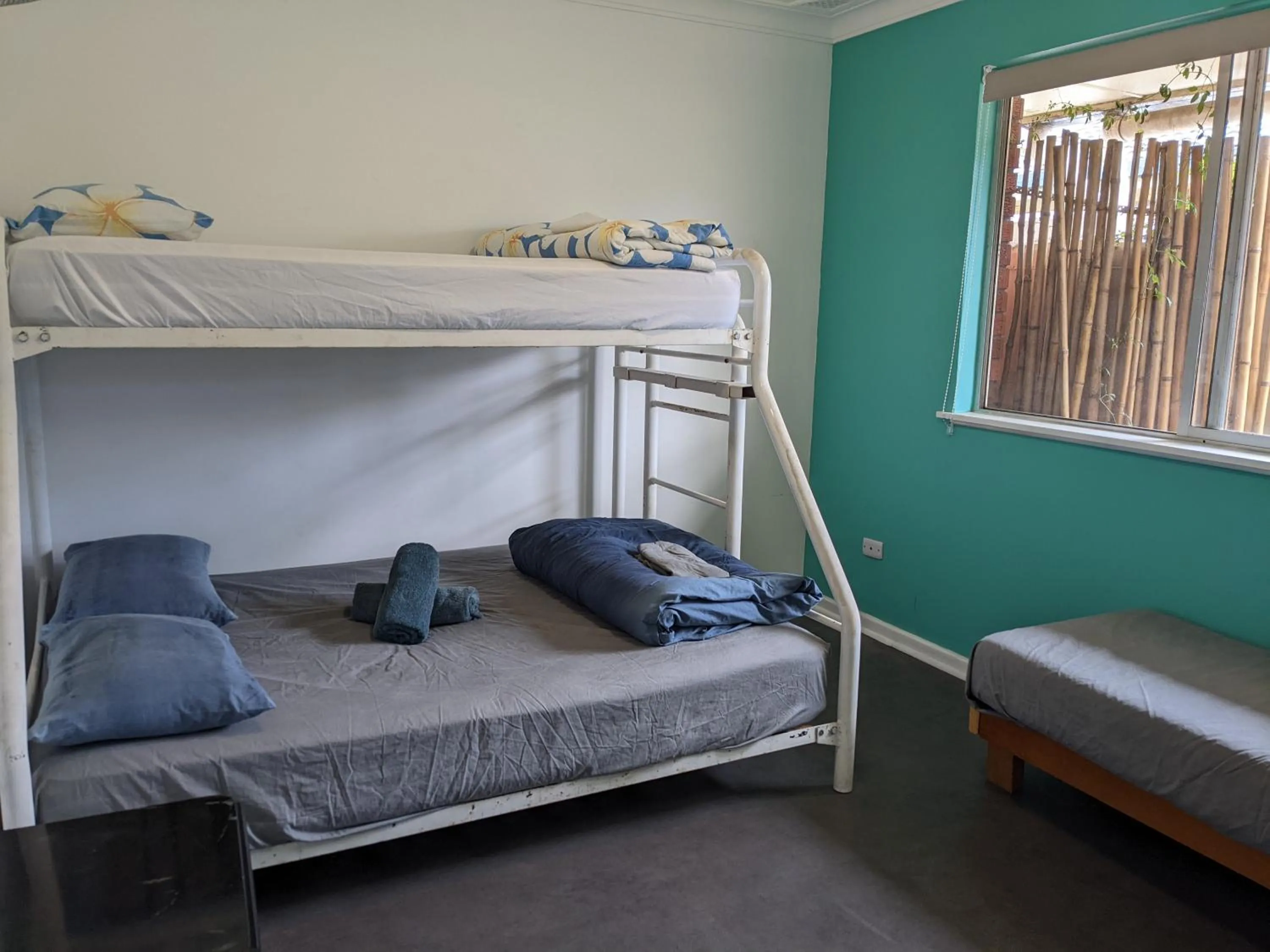 Bedroom, Bed in Ozzie Pozzie Backpackers