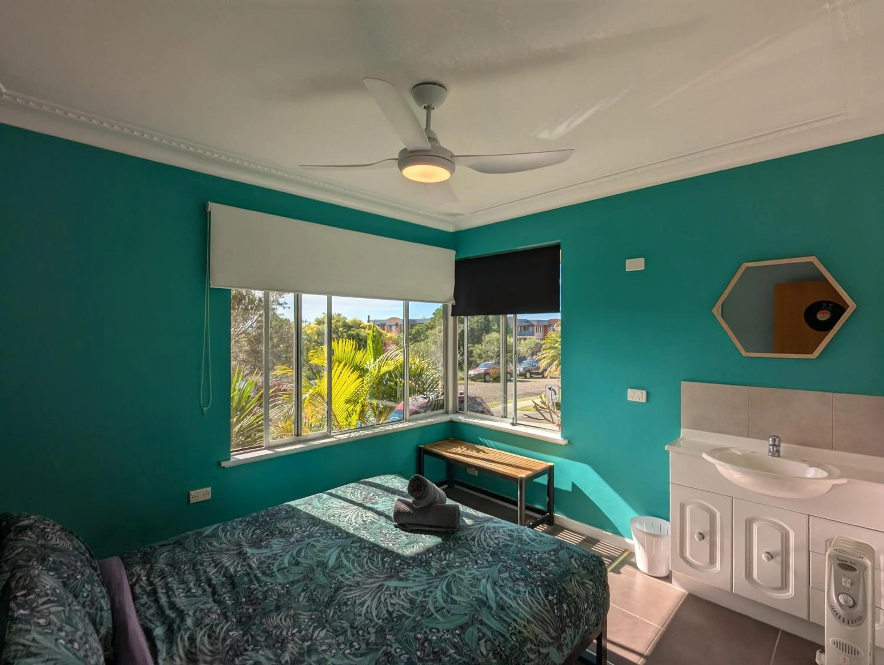 Photo of the whole room, Bed in Ozzie Pozzie Backpackers