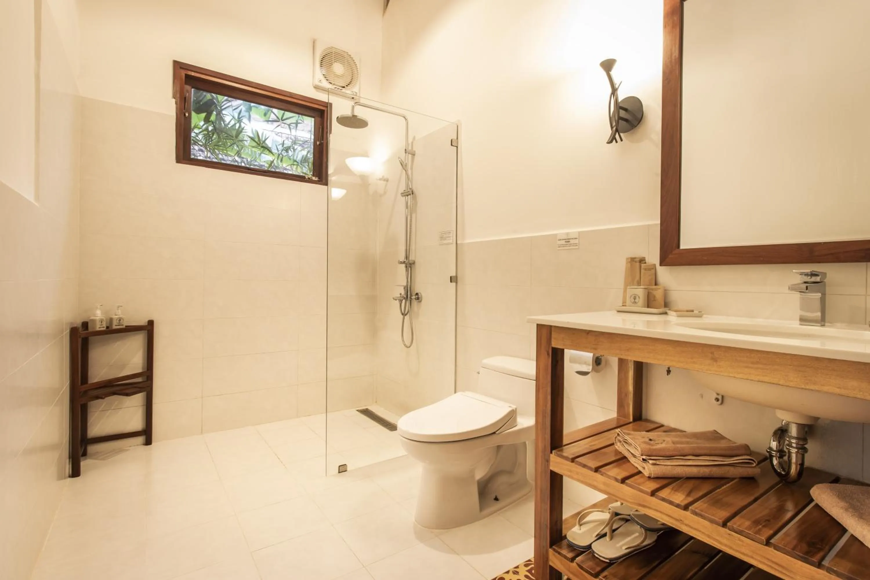 Bathroom in Cassia Cottage Resort and Spa