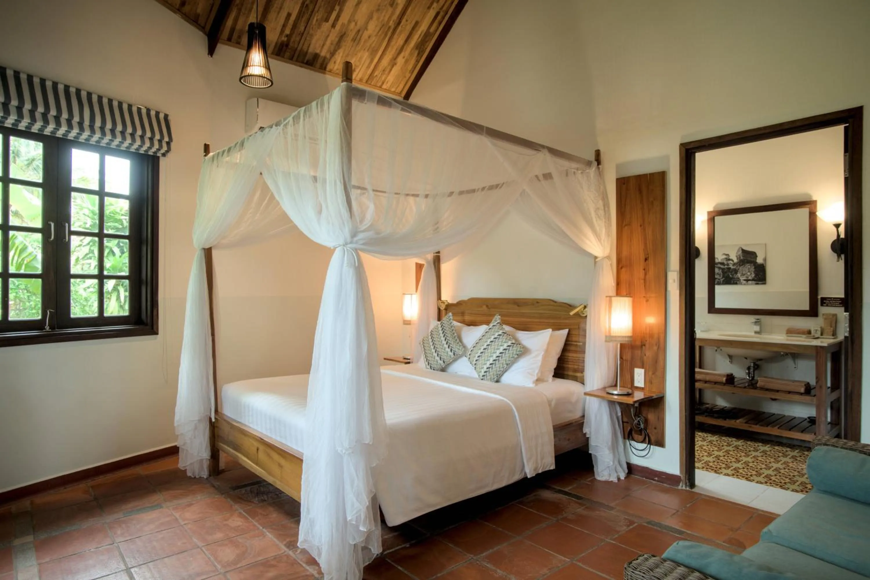 Bed in Cassia Cottage Resort and Spa