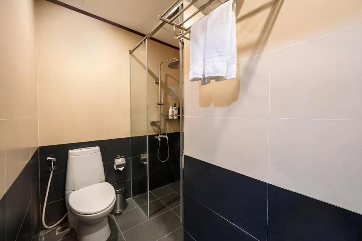 Toilet in A25 Hotel - 23 Quán Thánh