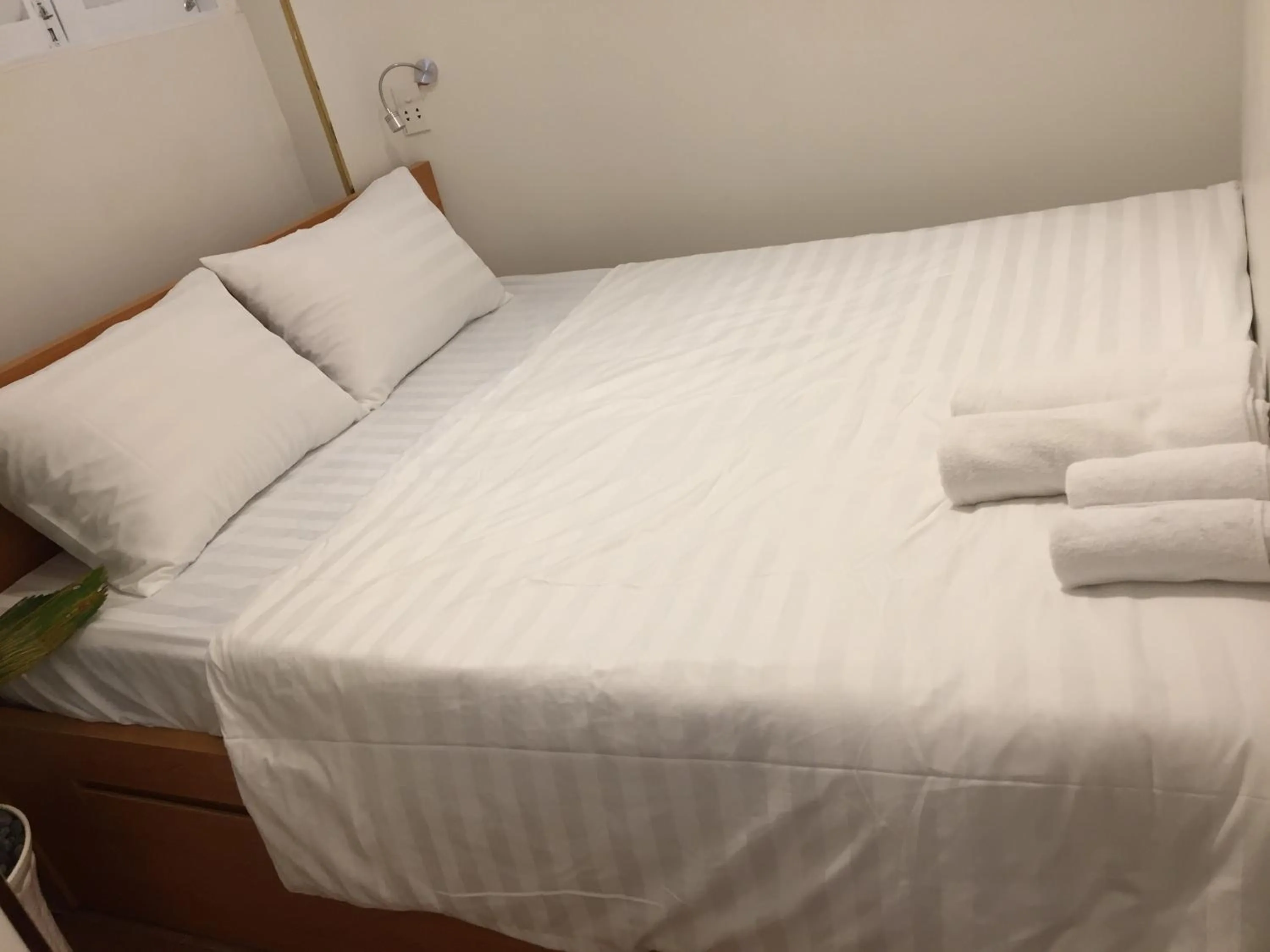 Bed in An Nam Corner - Dreamer