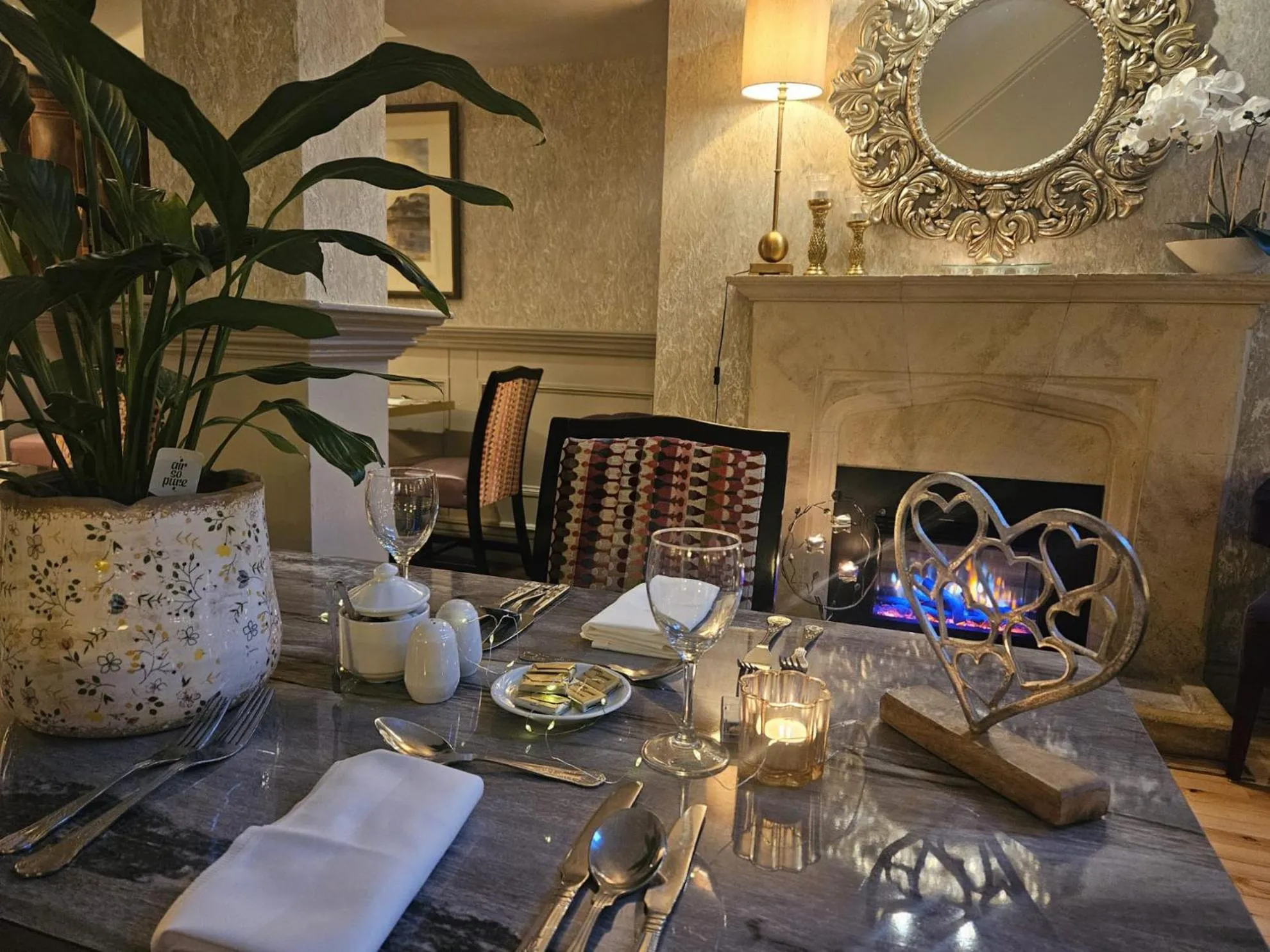 Restaurant/places to eat in Whitford House Hotel