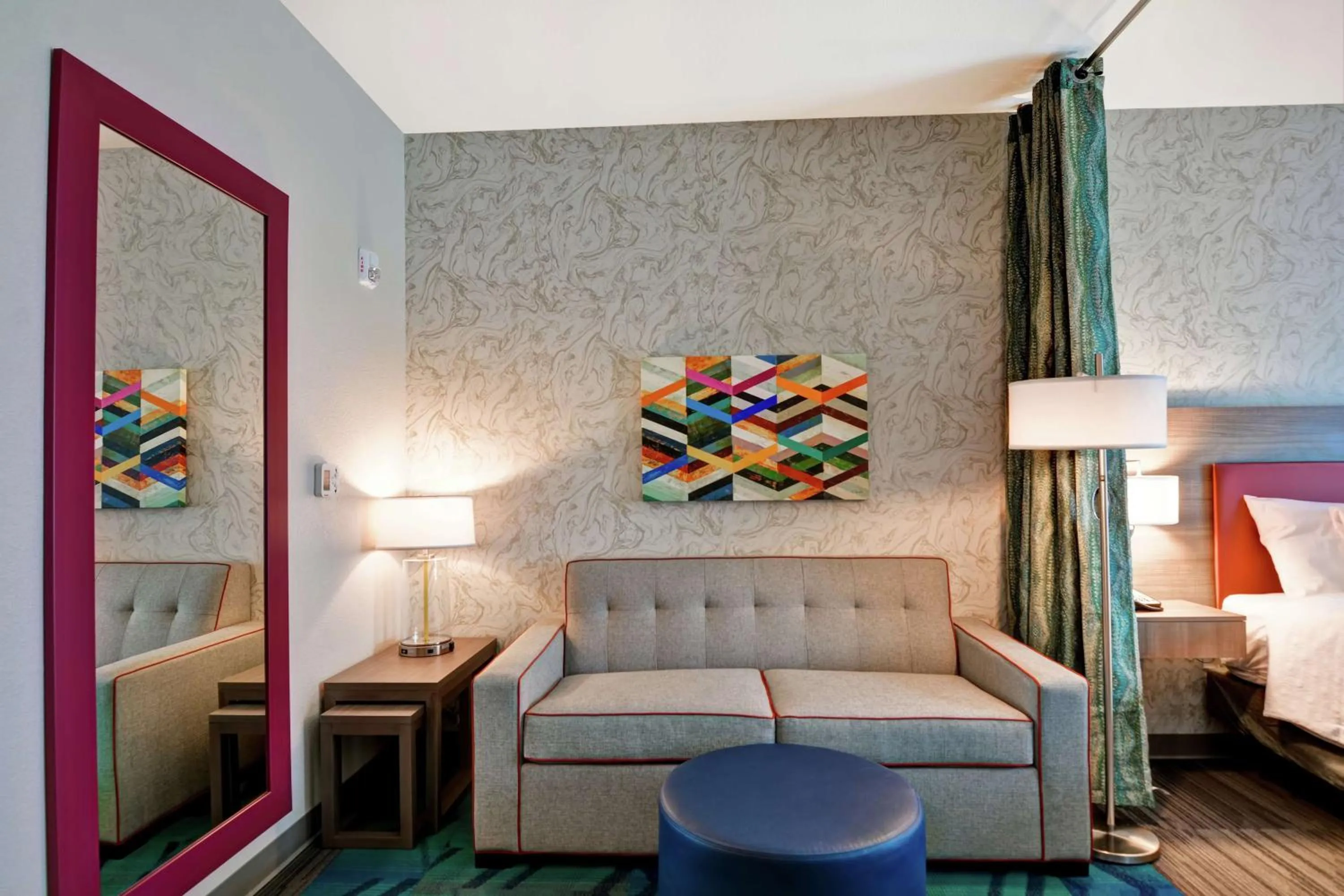 Living room, Bed in Home2 Suites By Hilton Daytona Beach Speedway