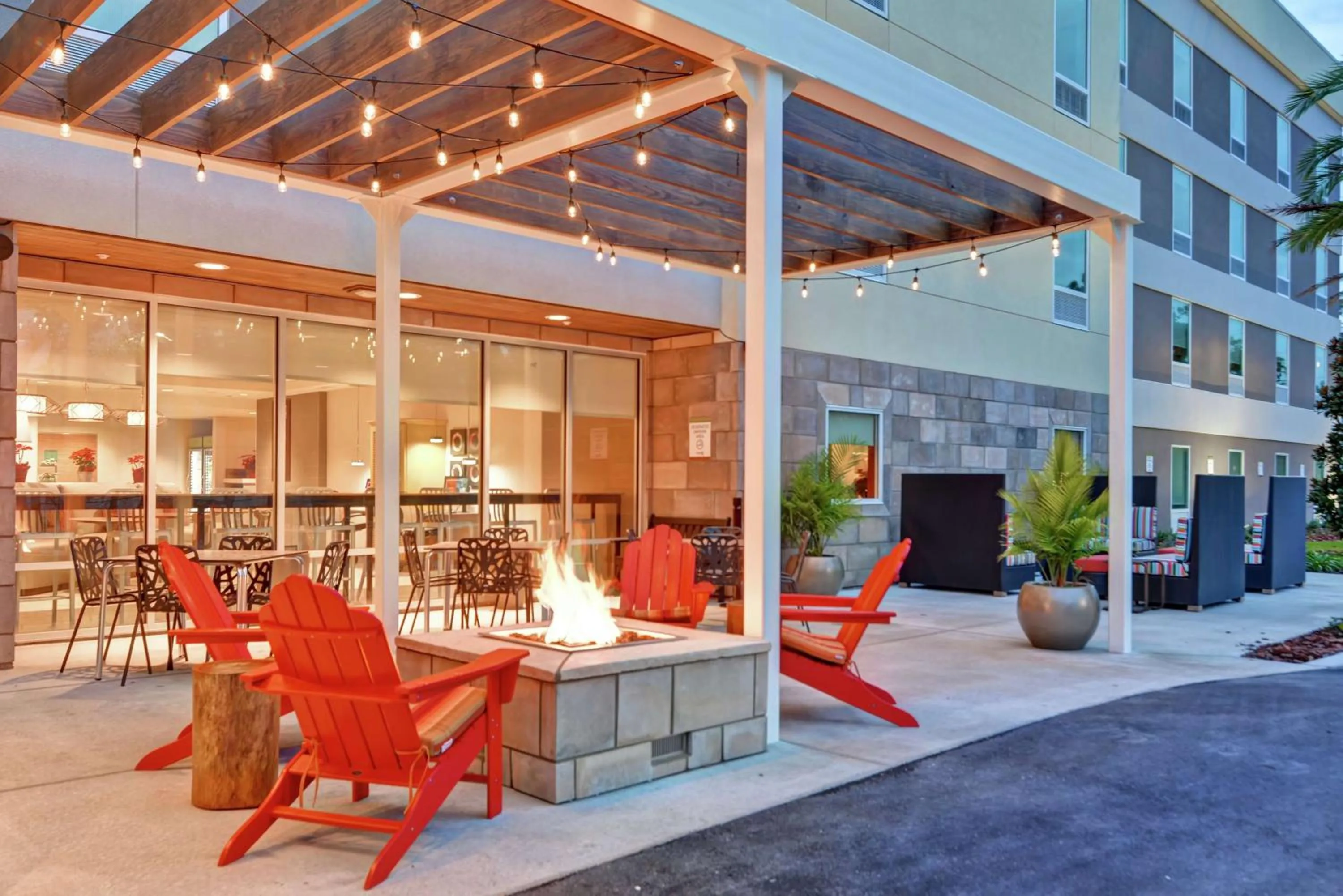 Inner courtyard view in Home2 Suites By Hilton Daytona Beach Speedway