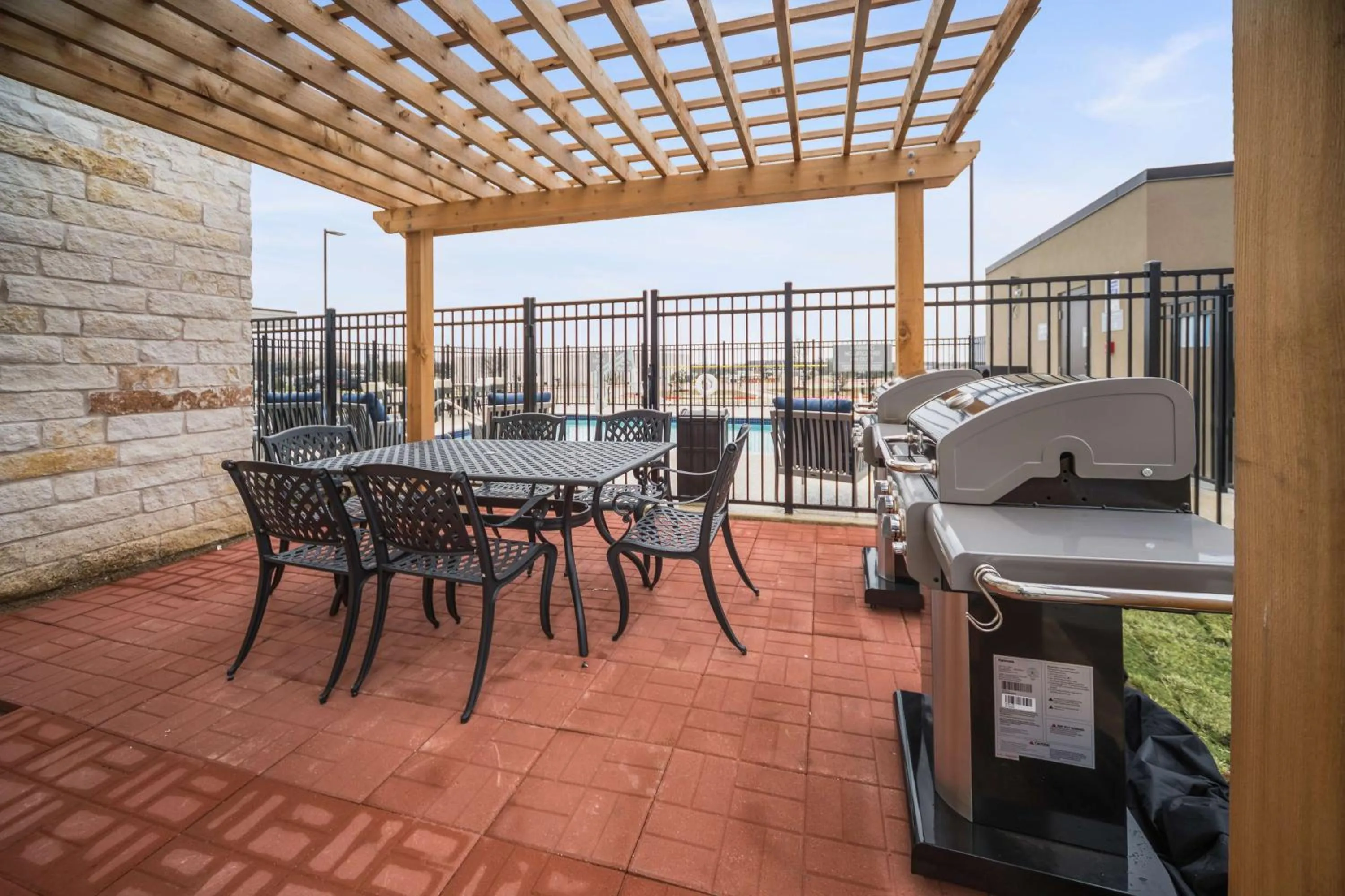 Property building in Best Western Plus Executive Residency Austin - Round Rock