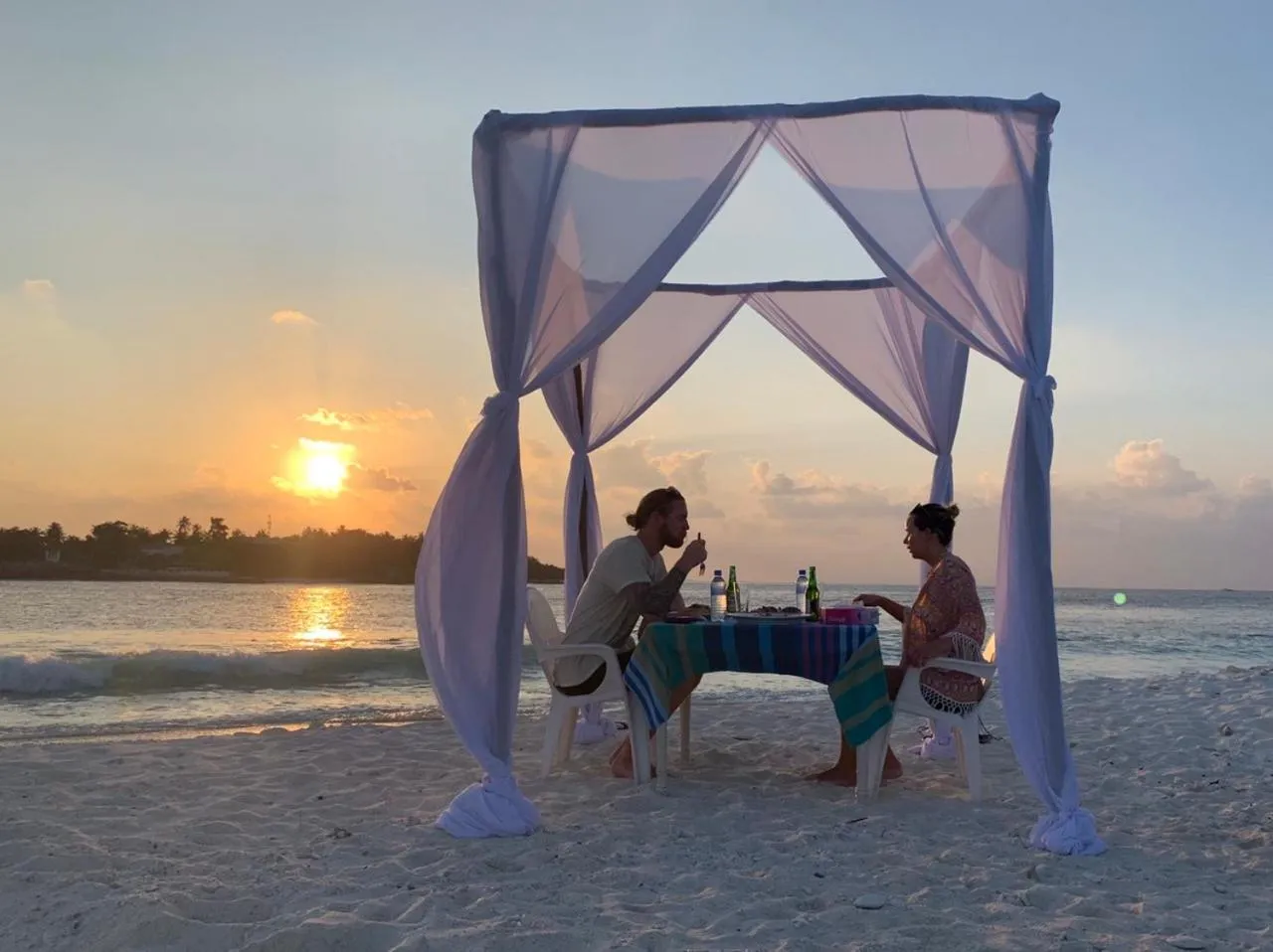 Food and drinks in Molar Wave