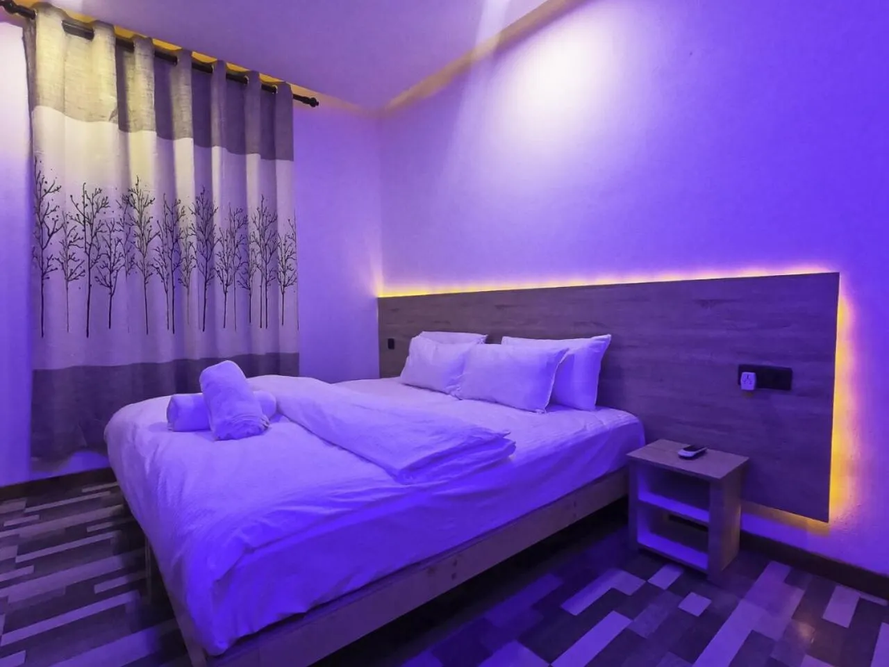 Bedroom, Bed in Molar Wave