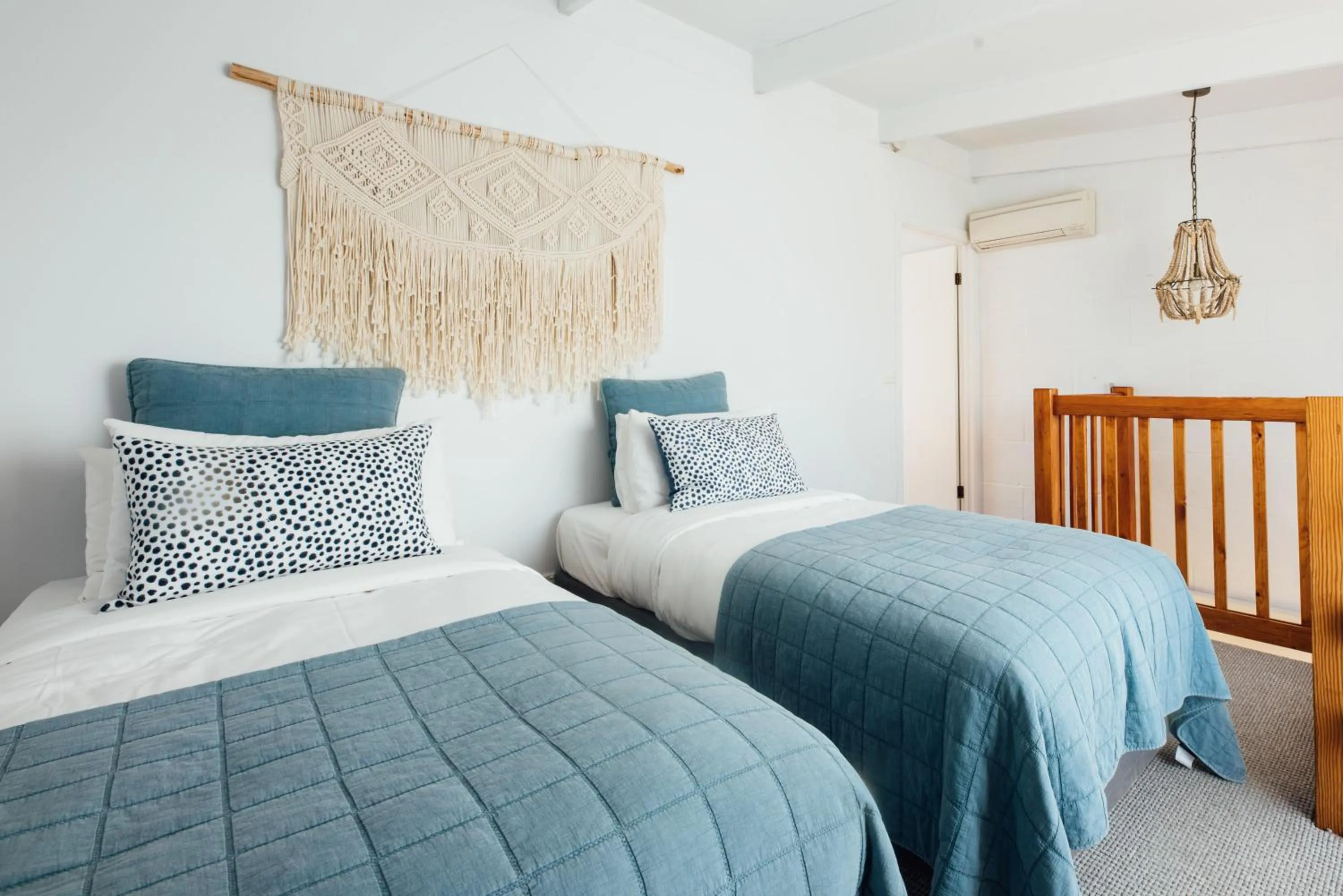 Bed in Port O' Call Motel