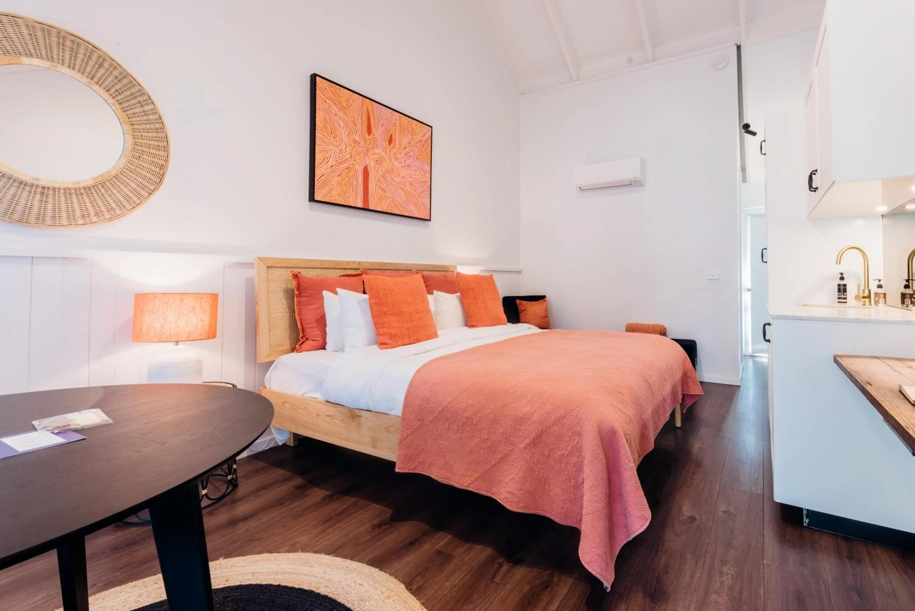 Bed in Port O' Call Motel