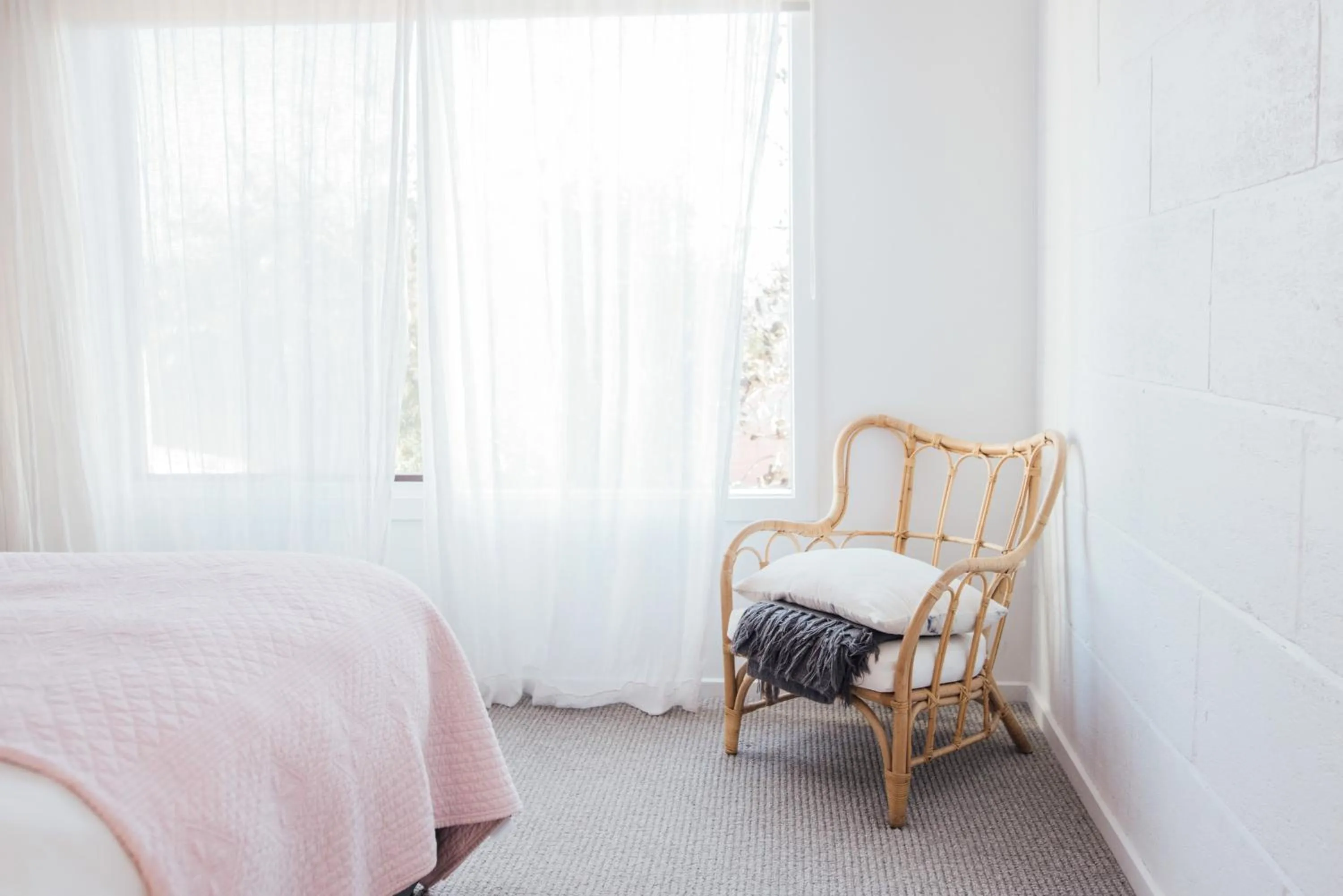 Bed in Port O' Call Motel