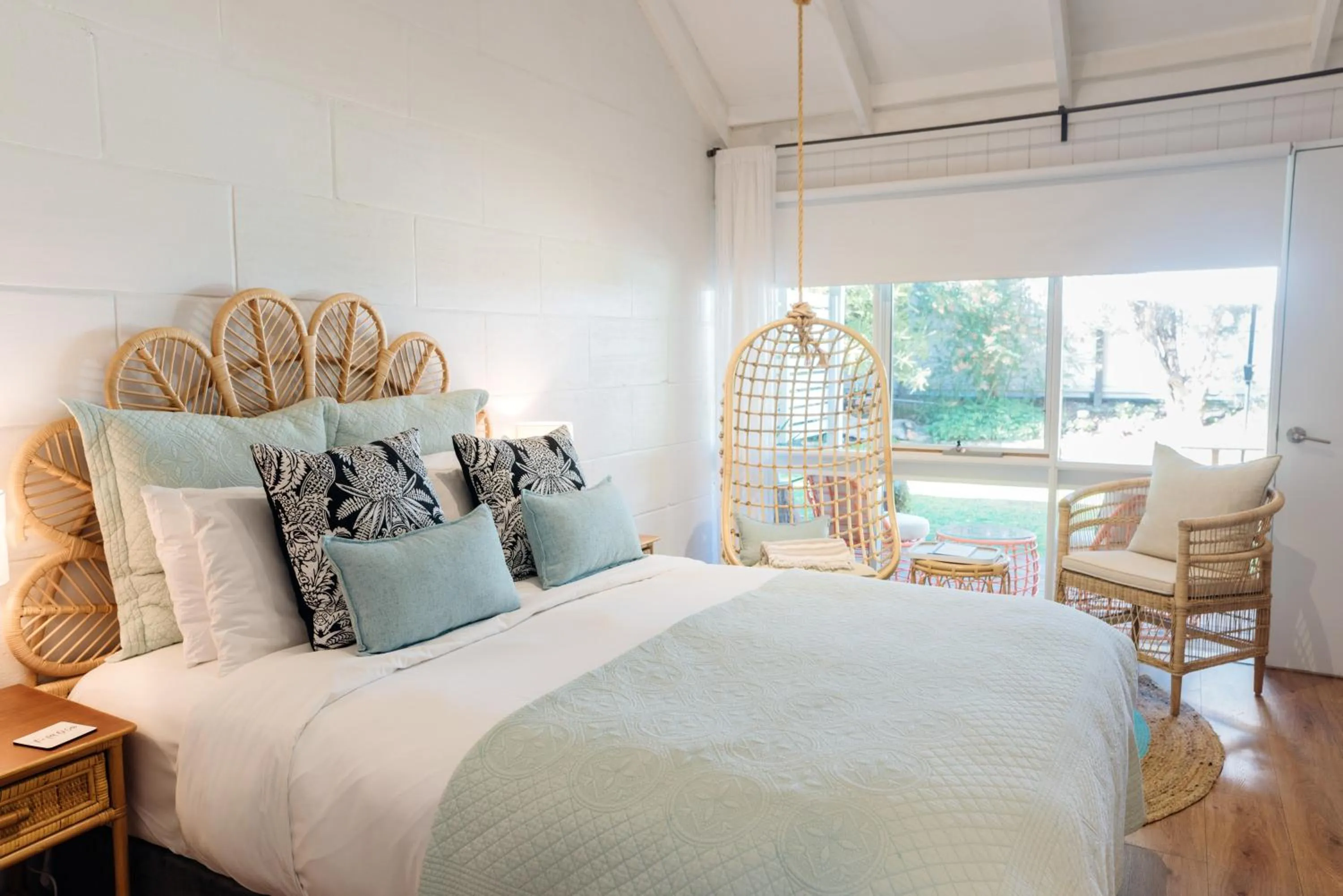 Bed in Port O' Call Motel