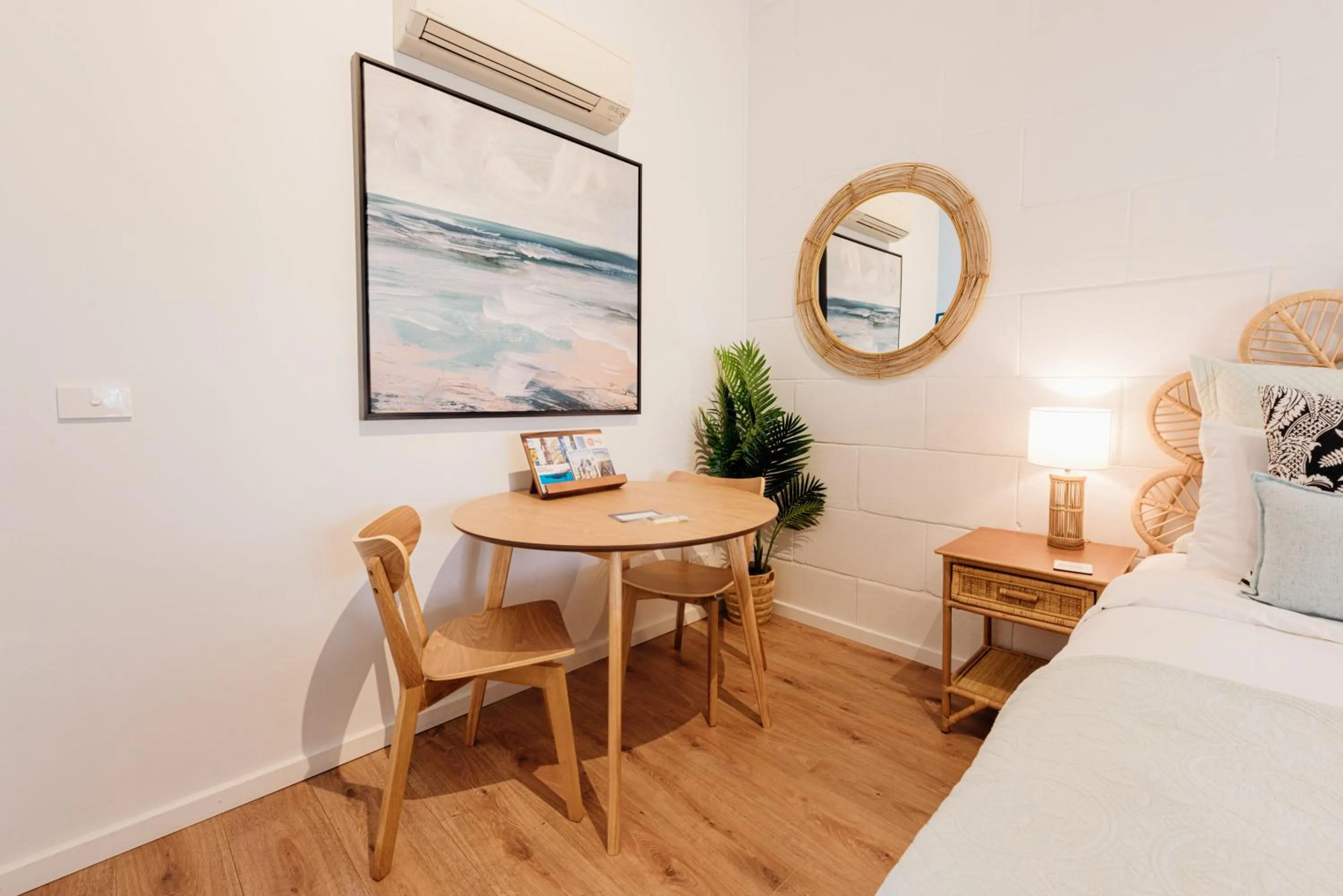 Bed in Port O' Call Motel