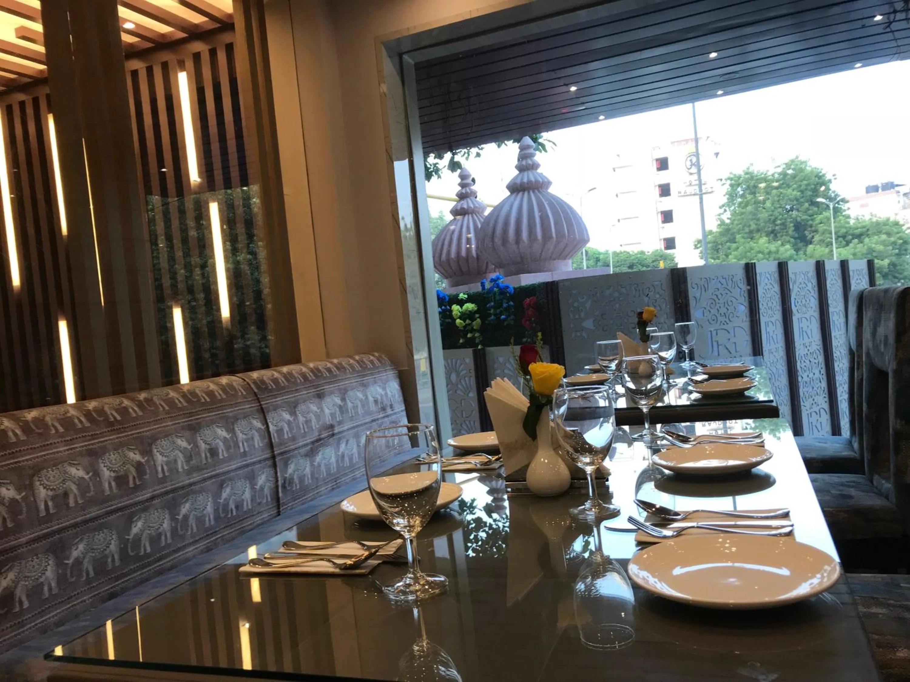 Restaurant/places to eat in JRD Pride-Business Hotel