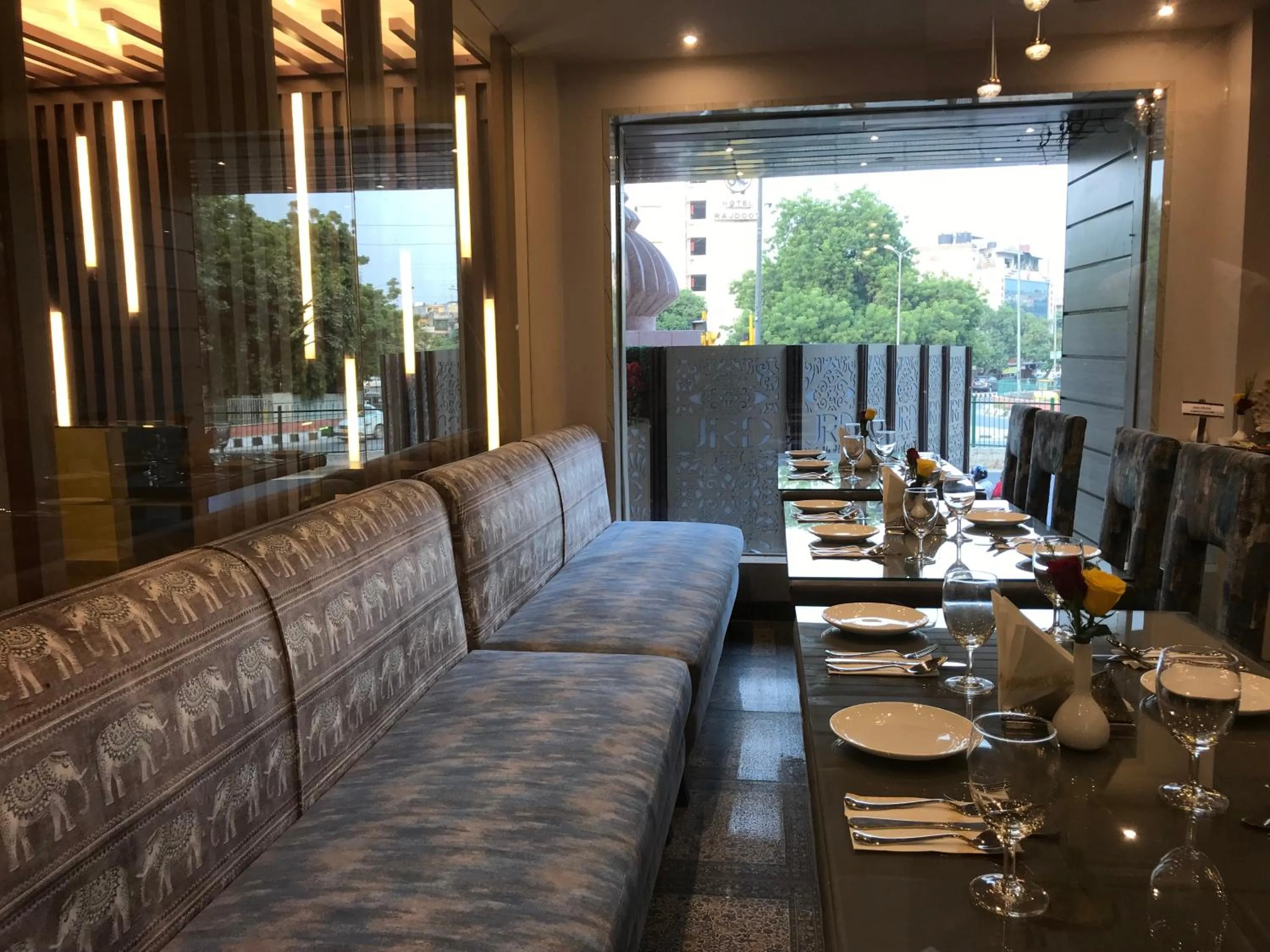 Restaurant/places to eat in JRD Pride-Business Hotel