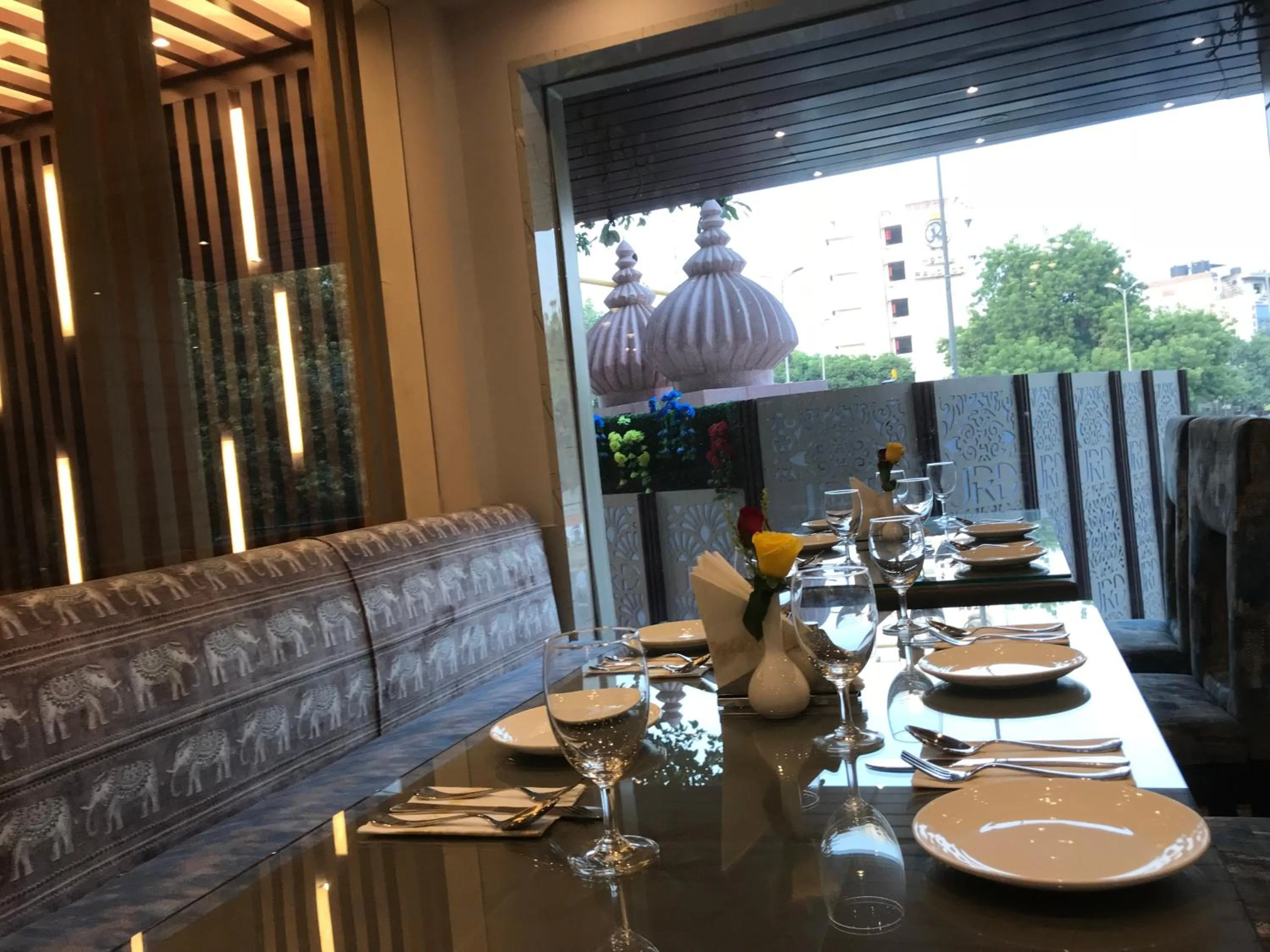 Restaurant/places to eat in JRD Pride-Business Hotel