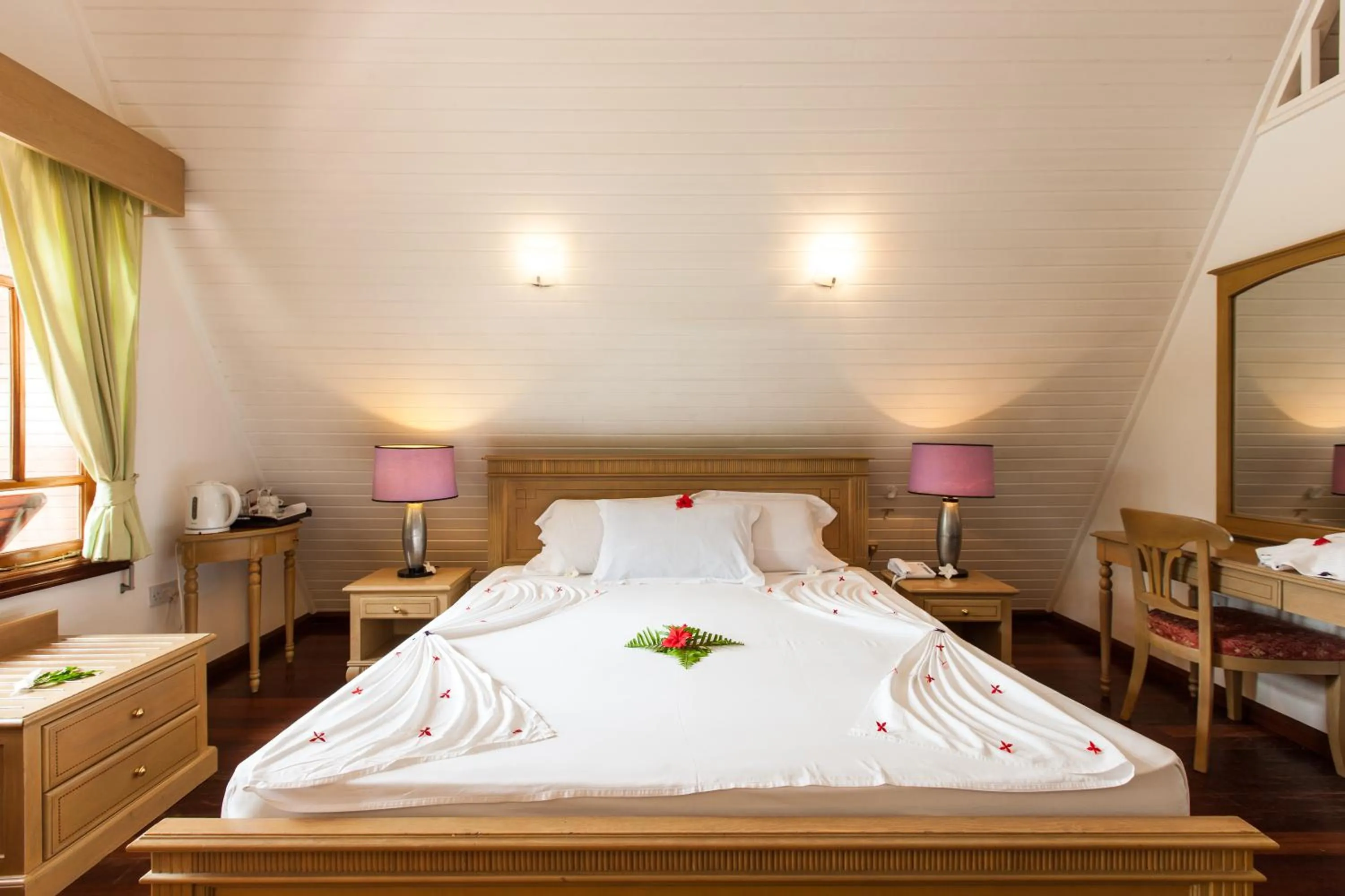 Bed in La Digue Island Lodge