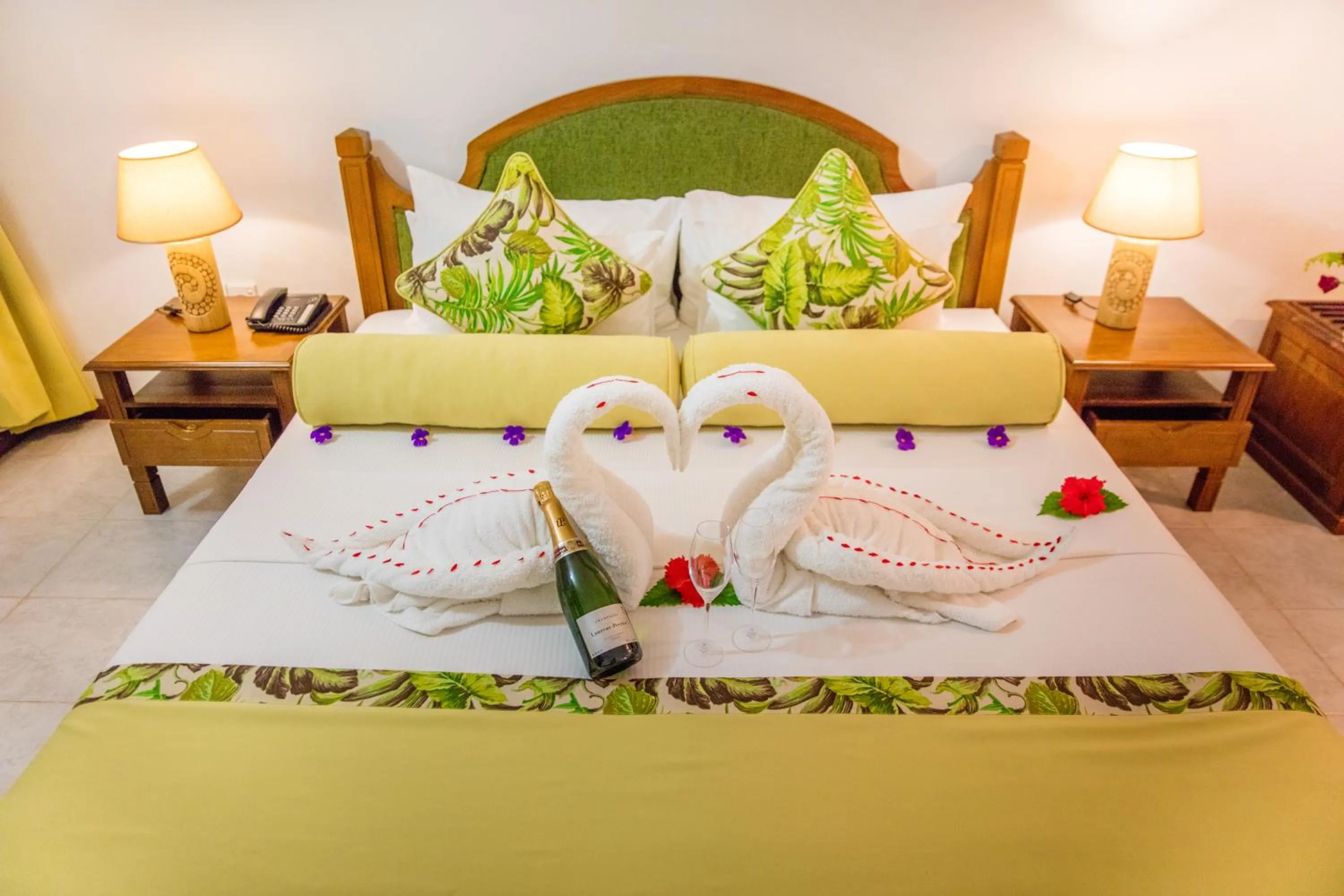 Bed in La Digue Island Lodge