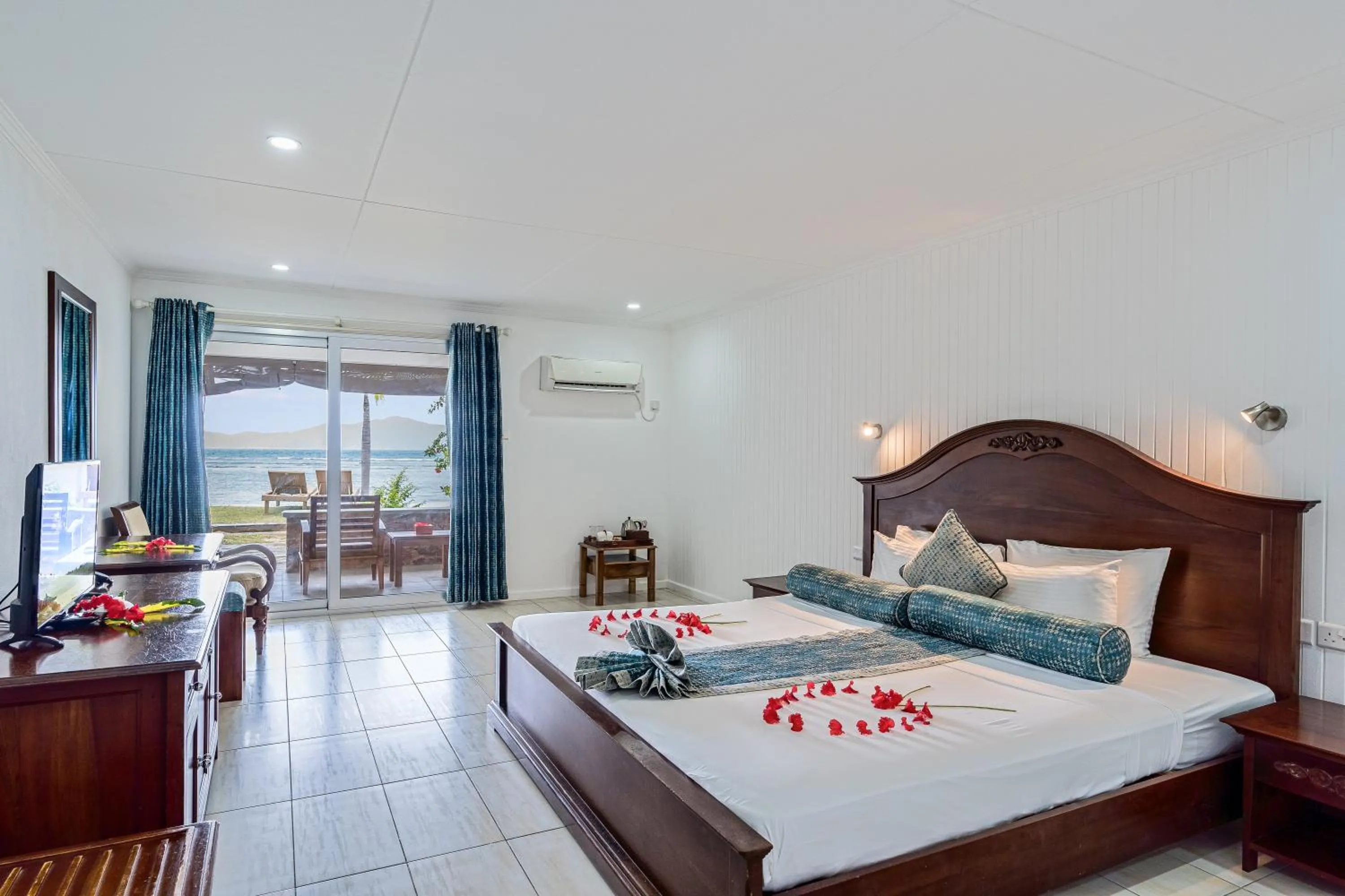 Balcony/Terrace, Bed in La Digue Island Lodge