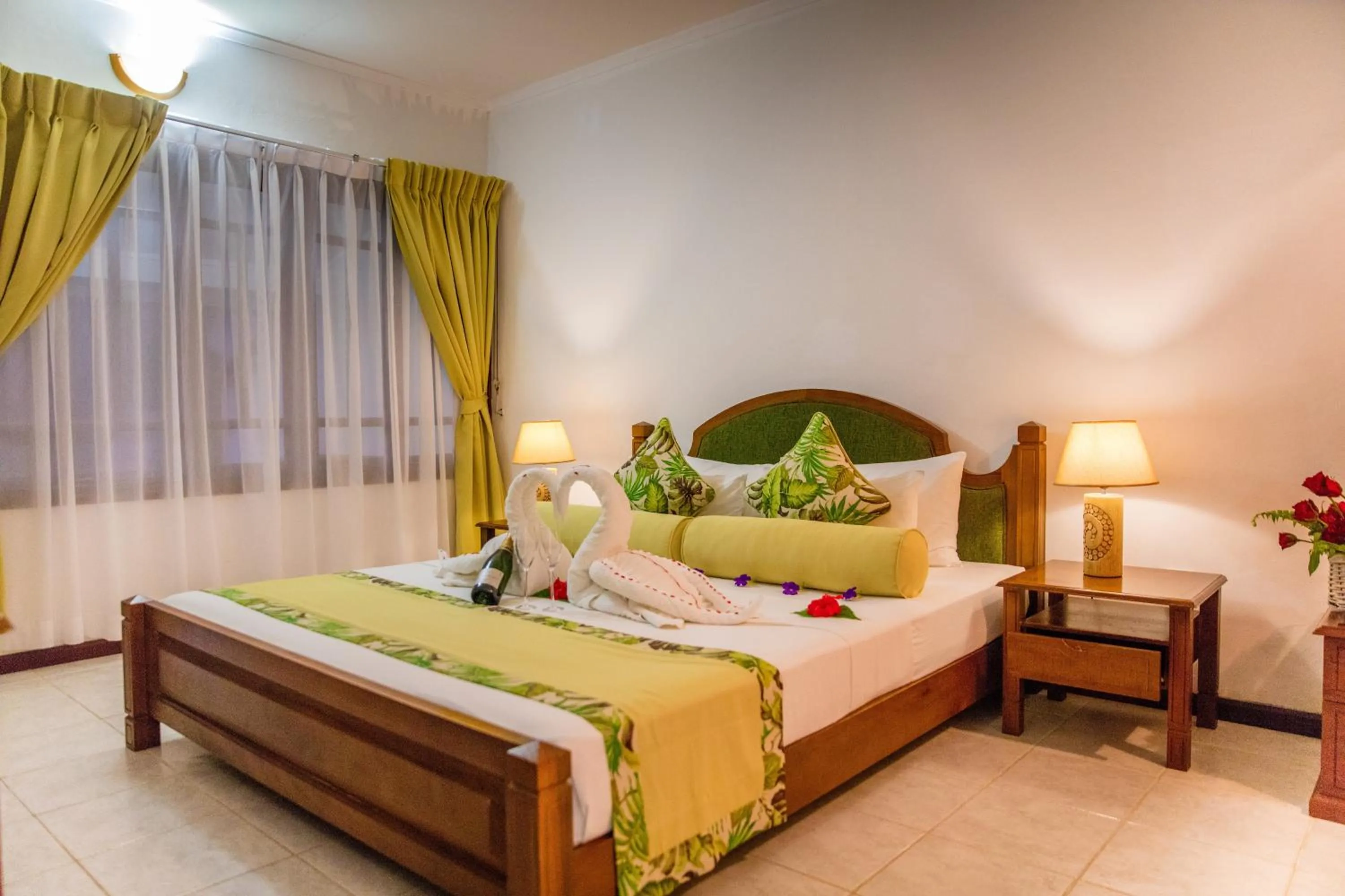 Bed in La Digue Island Lodge