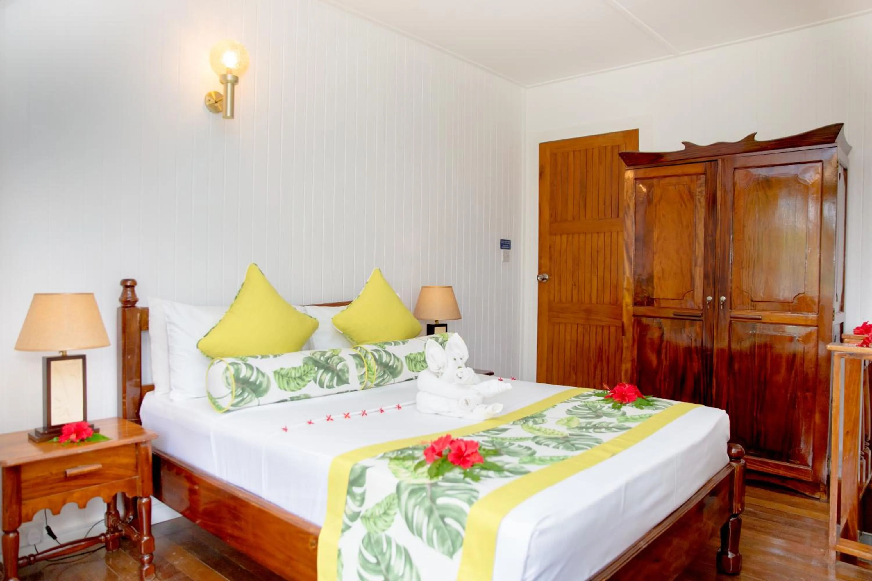 Bed in La Digue Island Lodge