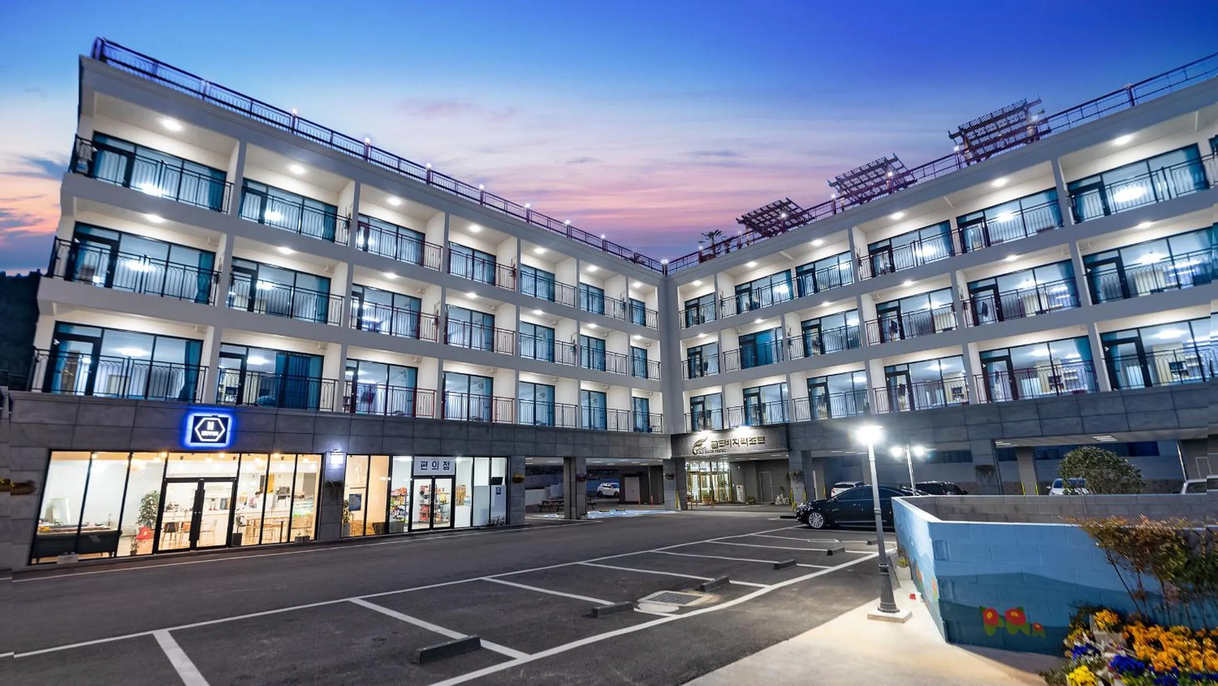 Property building in Gold Beach Resort