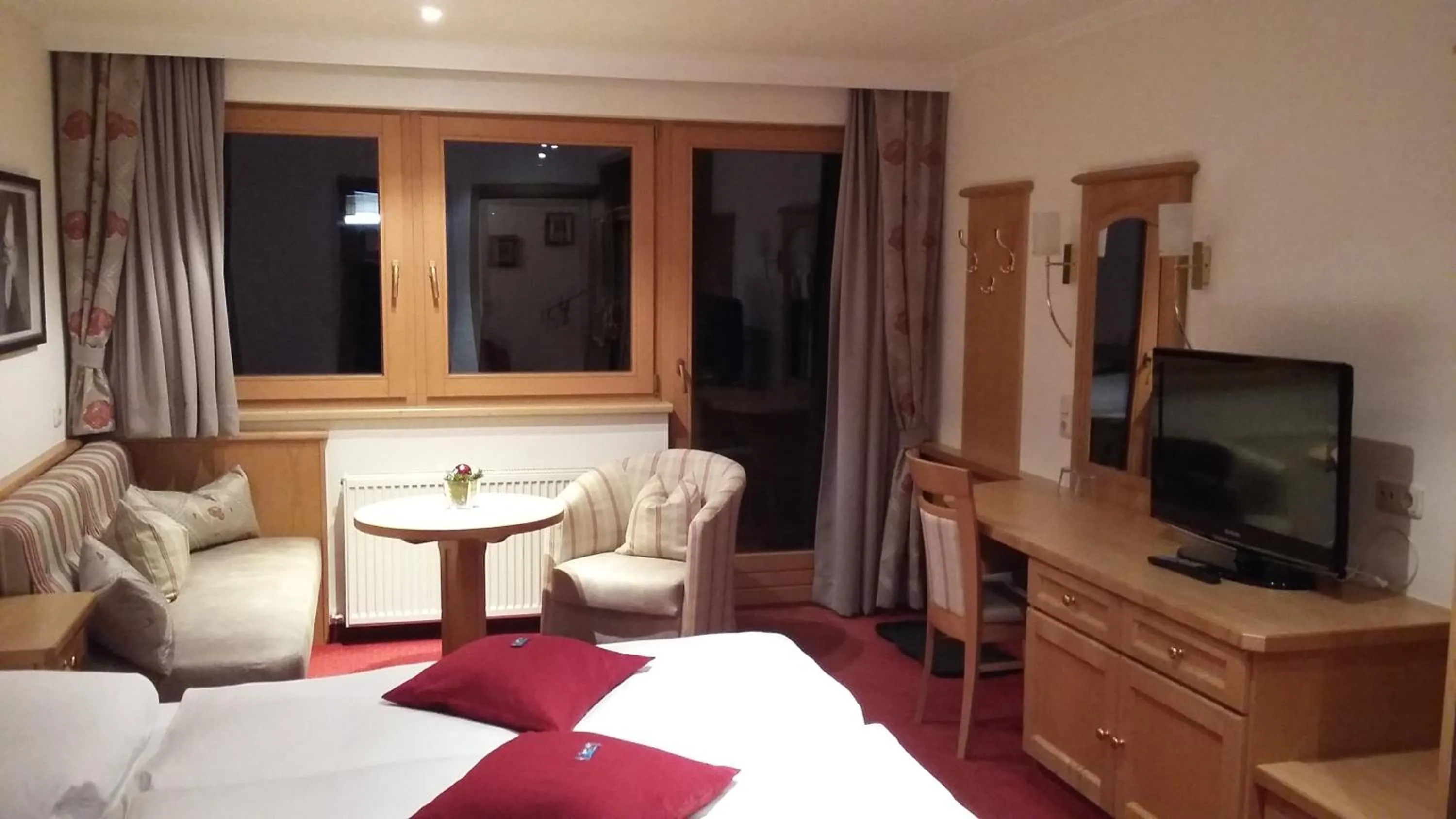 Photo of the whole room, Bed in Hotel Garni Erler