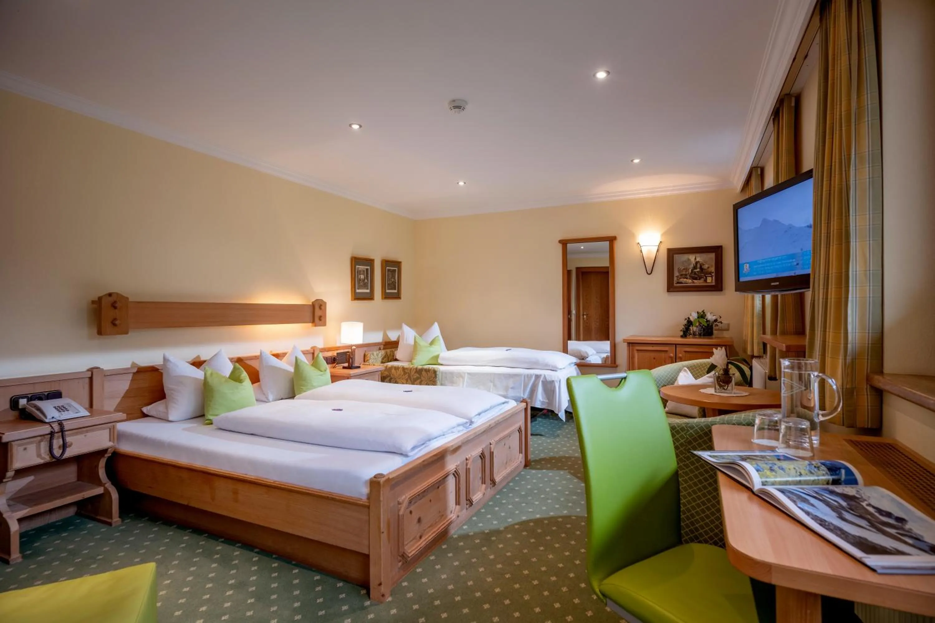 Photo of the whole room, Bed in Hotel Garni Erler