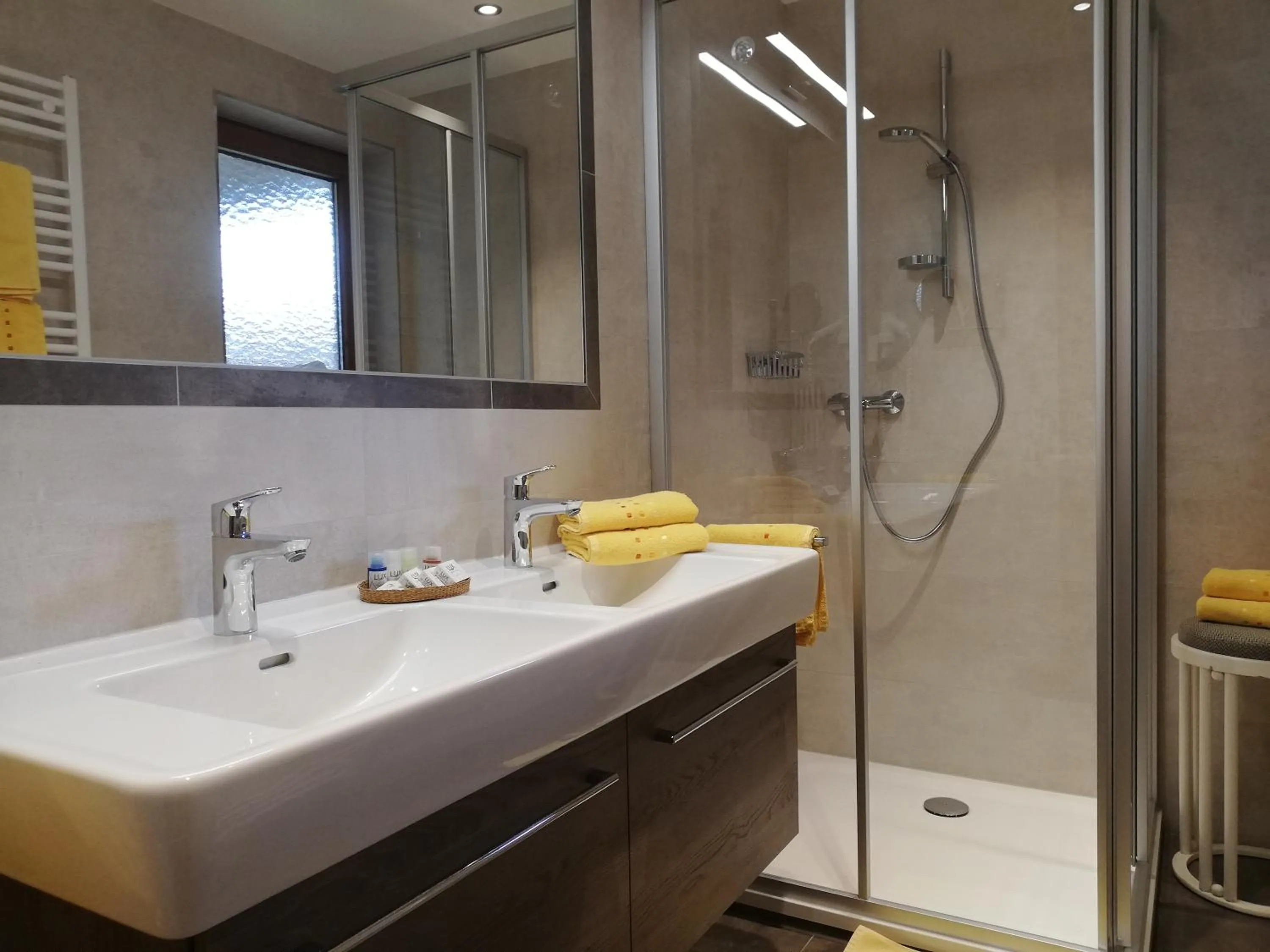 Bathroom in Hotel Garni Erler