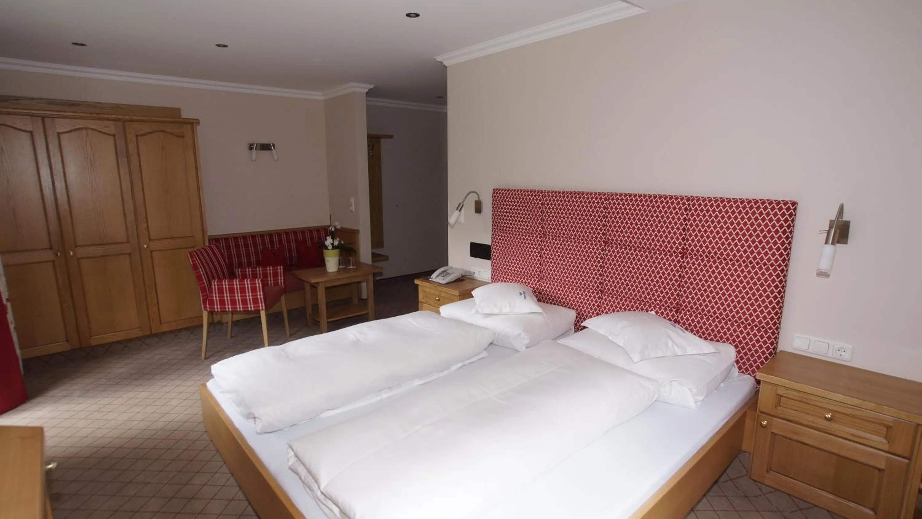 Photo of the whole room, Bed in Hotel Garni Erler