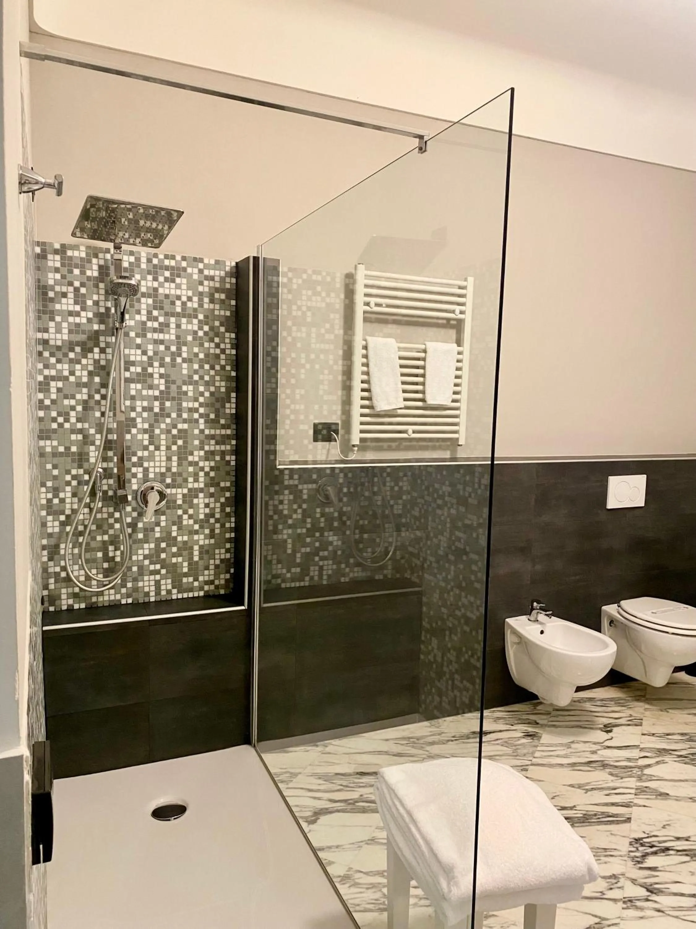 Shower in Hotel De Ville