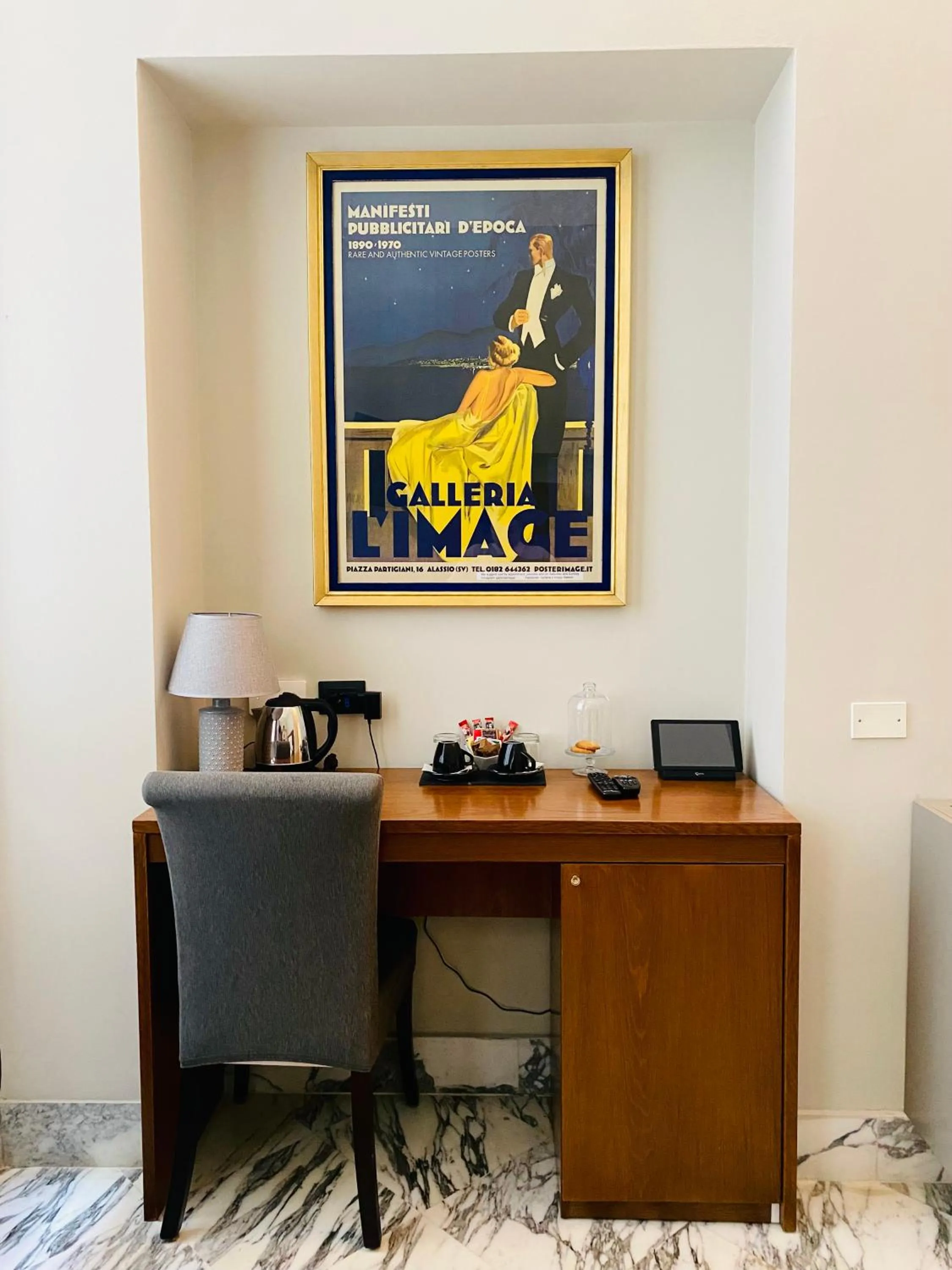 hair dresser in Hotel De Ville