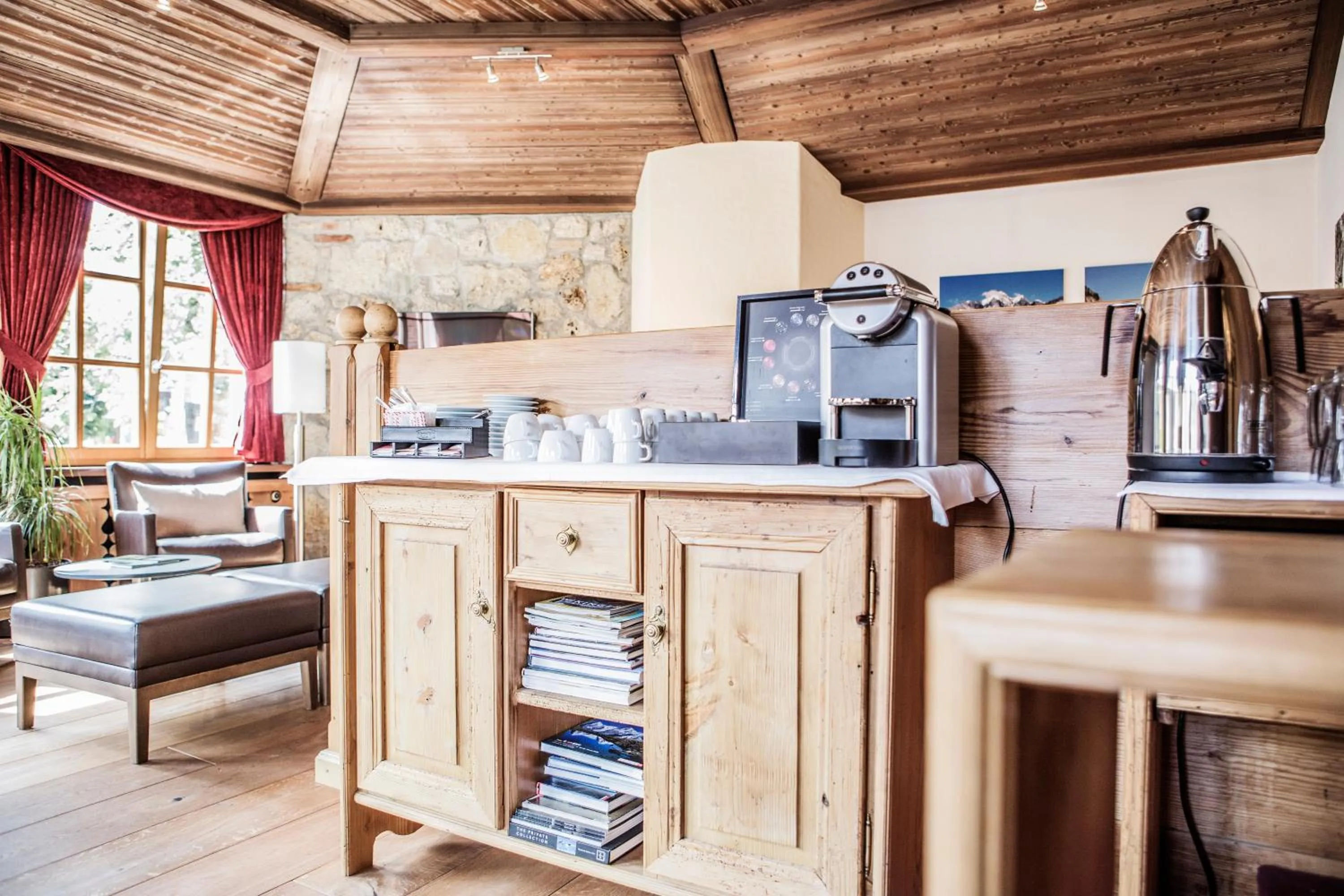 Communal lounge/ TV room in Hotel Schönegg