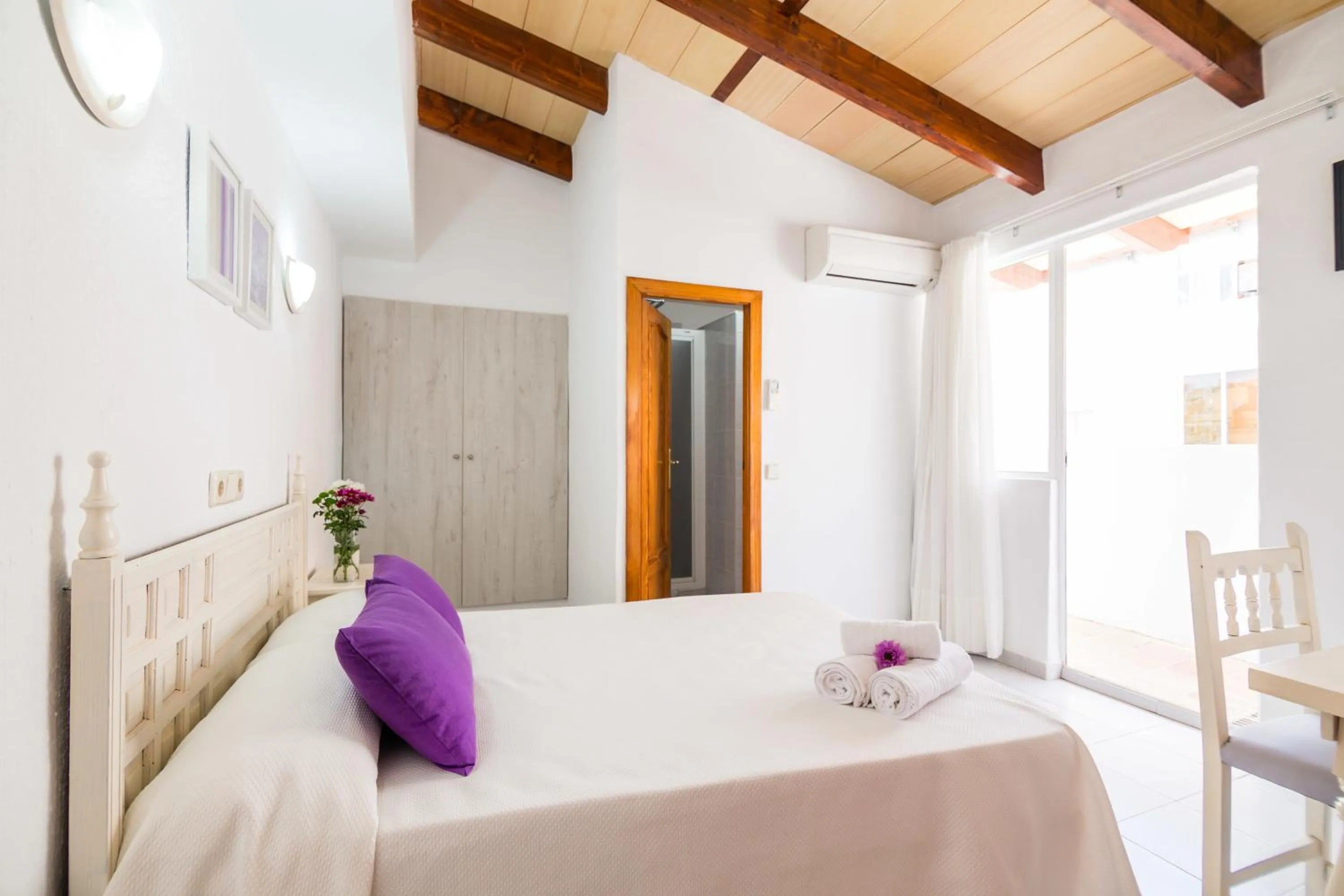 Photo of the whole room, Bed in Garau Petit Hotel