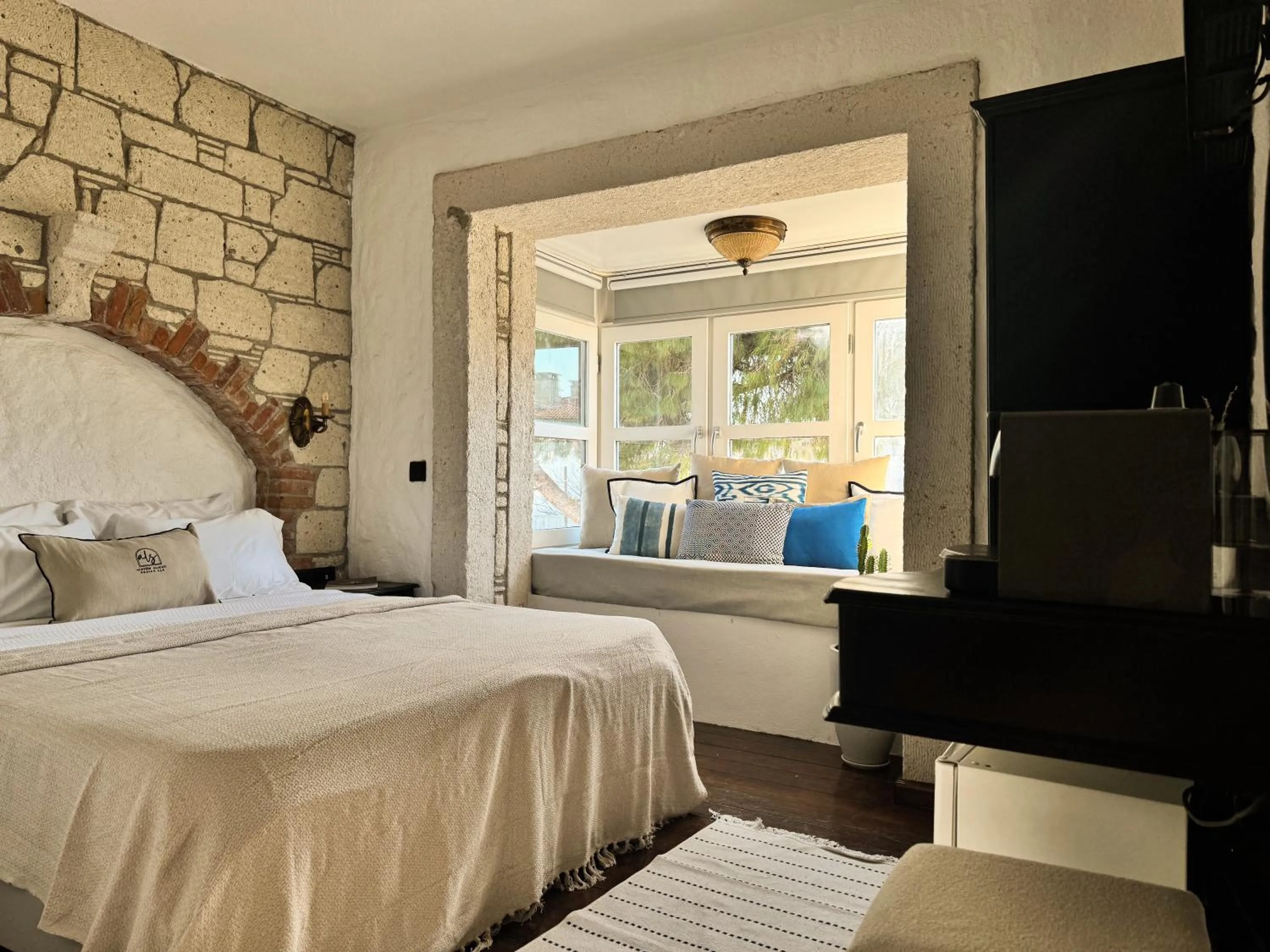 Photo of the whole room in Aleysim Otel - Alaçatı